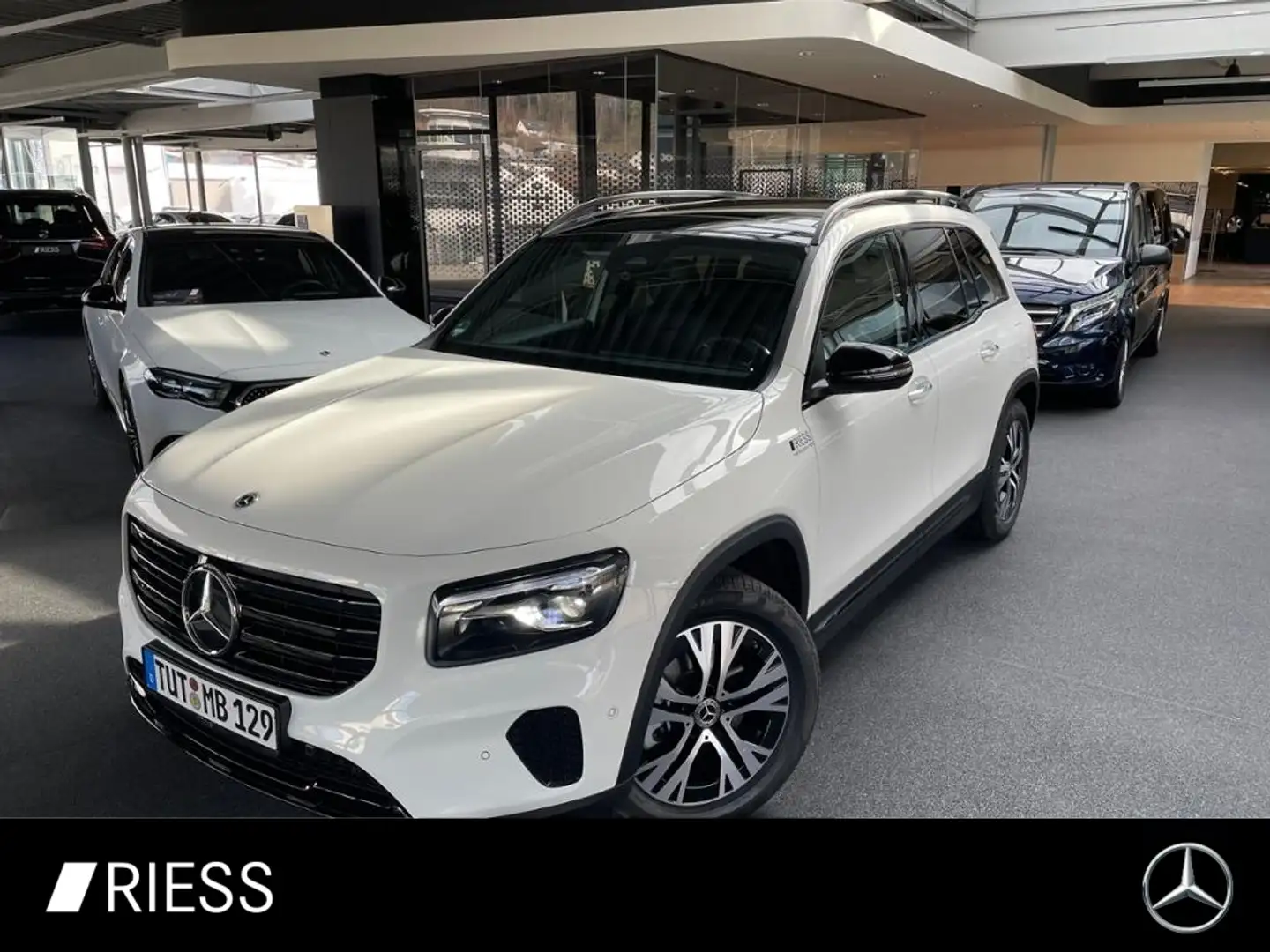 Mercedes-Benz GLB 220 d 4M PANO+MEMORY+MULTIBEAM+KAMERA+NIGHT+ Bílá - 1
