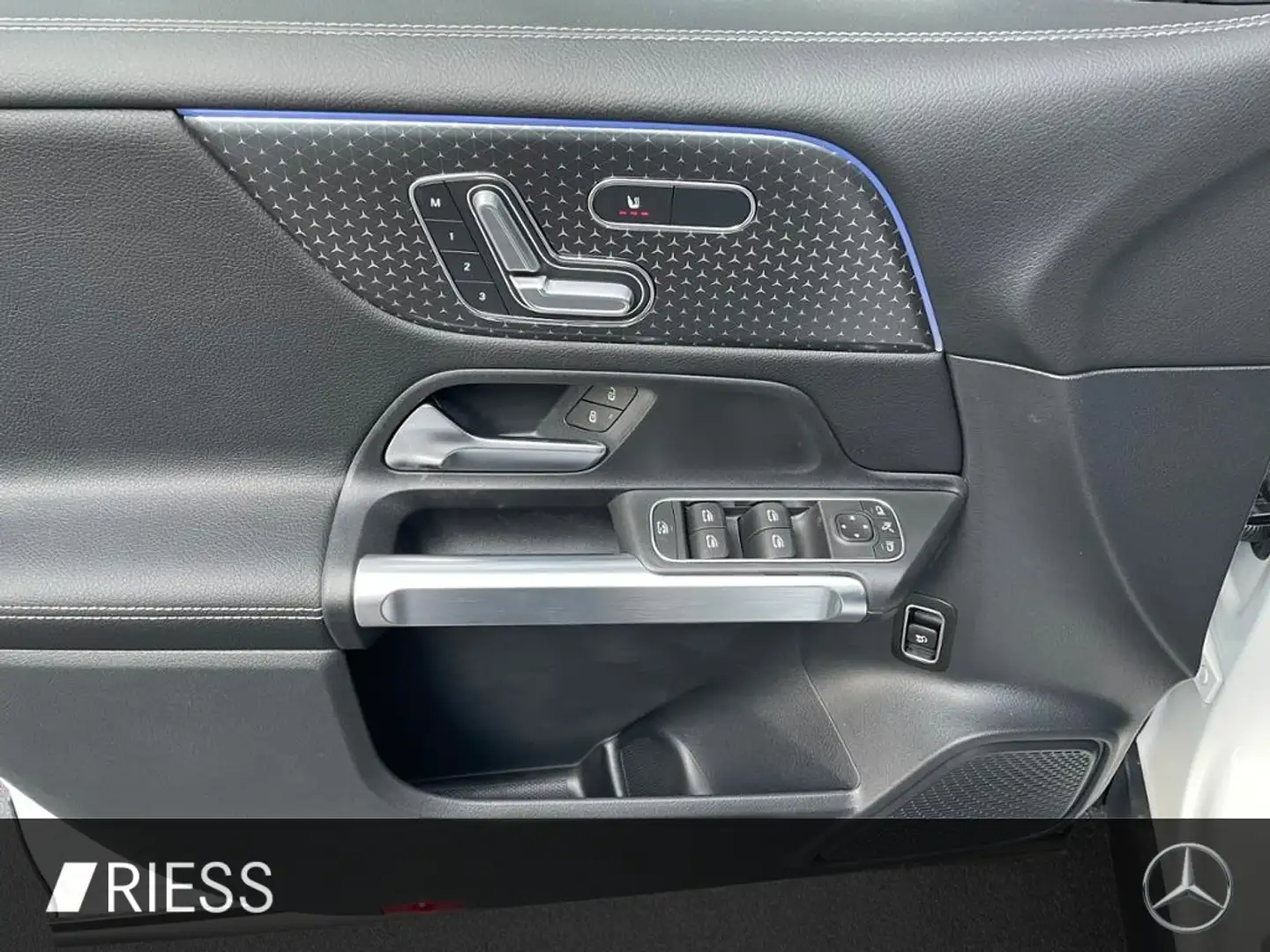 Mercedes-Benz GLB 220 d 4M PANO+MEMORY+MULTIBEAM+KAMERA+NIGHT+ Bílá - 2