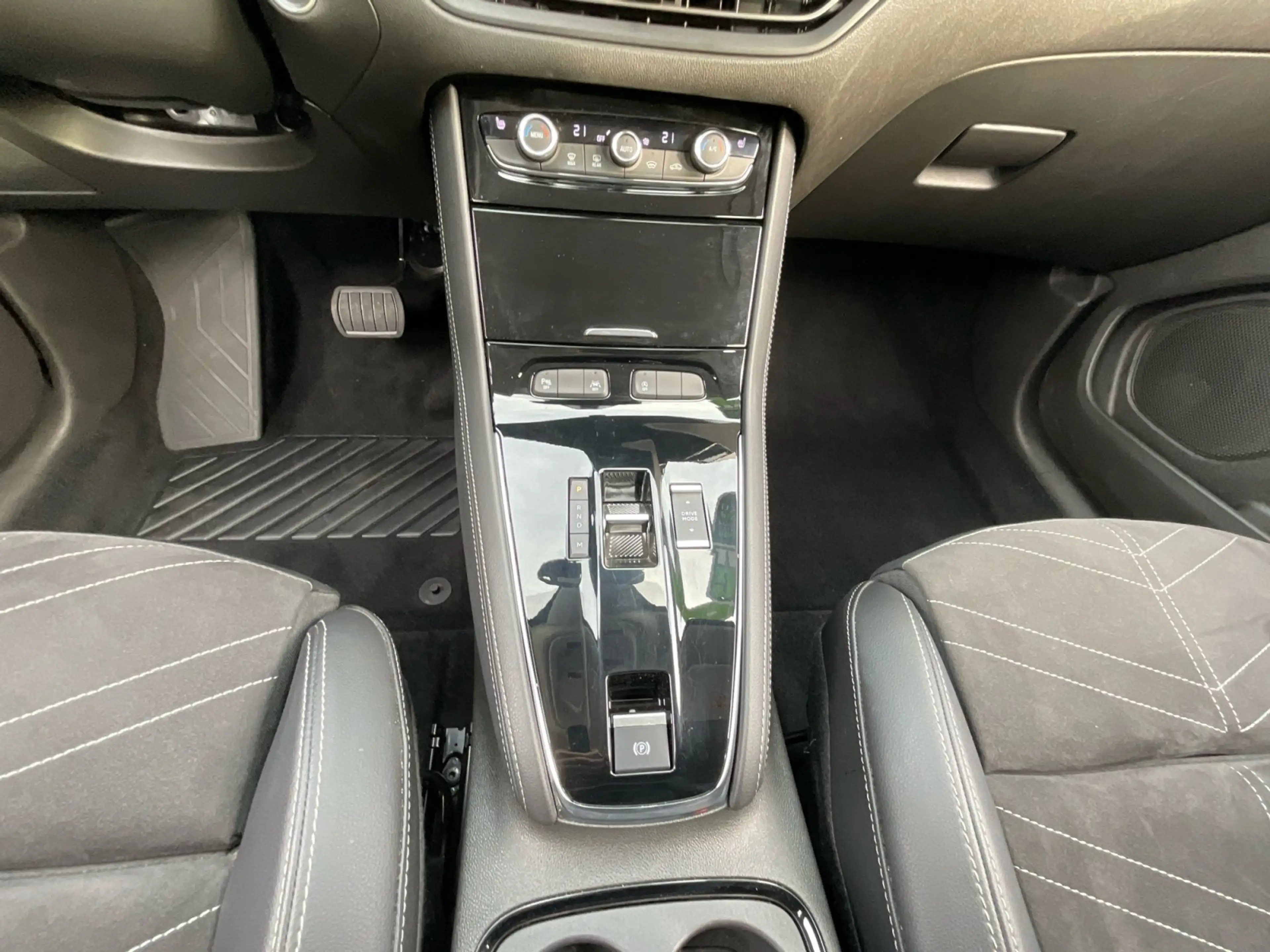 Opel Grandland 1.2 Turbo  GS Line Alcantara+LED+SHZ — photo 15