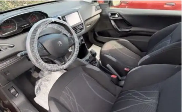 Peugeot 208 view 9