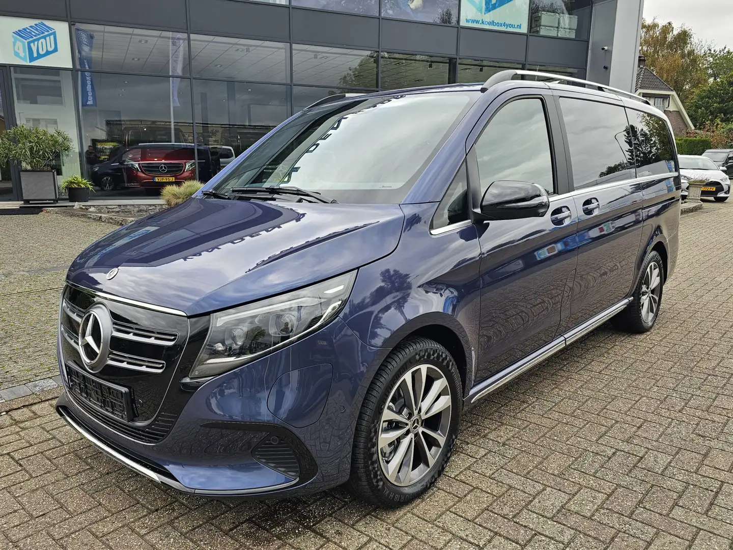 Mercedes-Benz EQV 300 L2 90kWh | New Model | Burmester | 360 Camera | Ne Bleu - 1