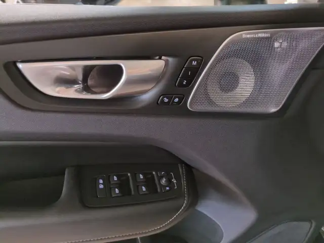 Volvo XC60 view 12