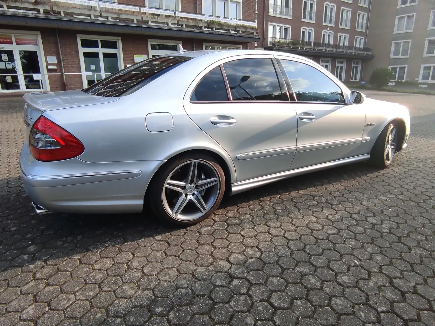 Mercedes-Benz E 63 AMG E-Klasse 7G-TRONIC Silber - 2