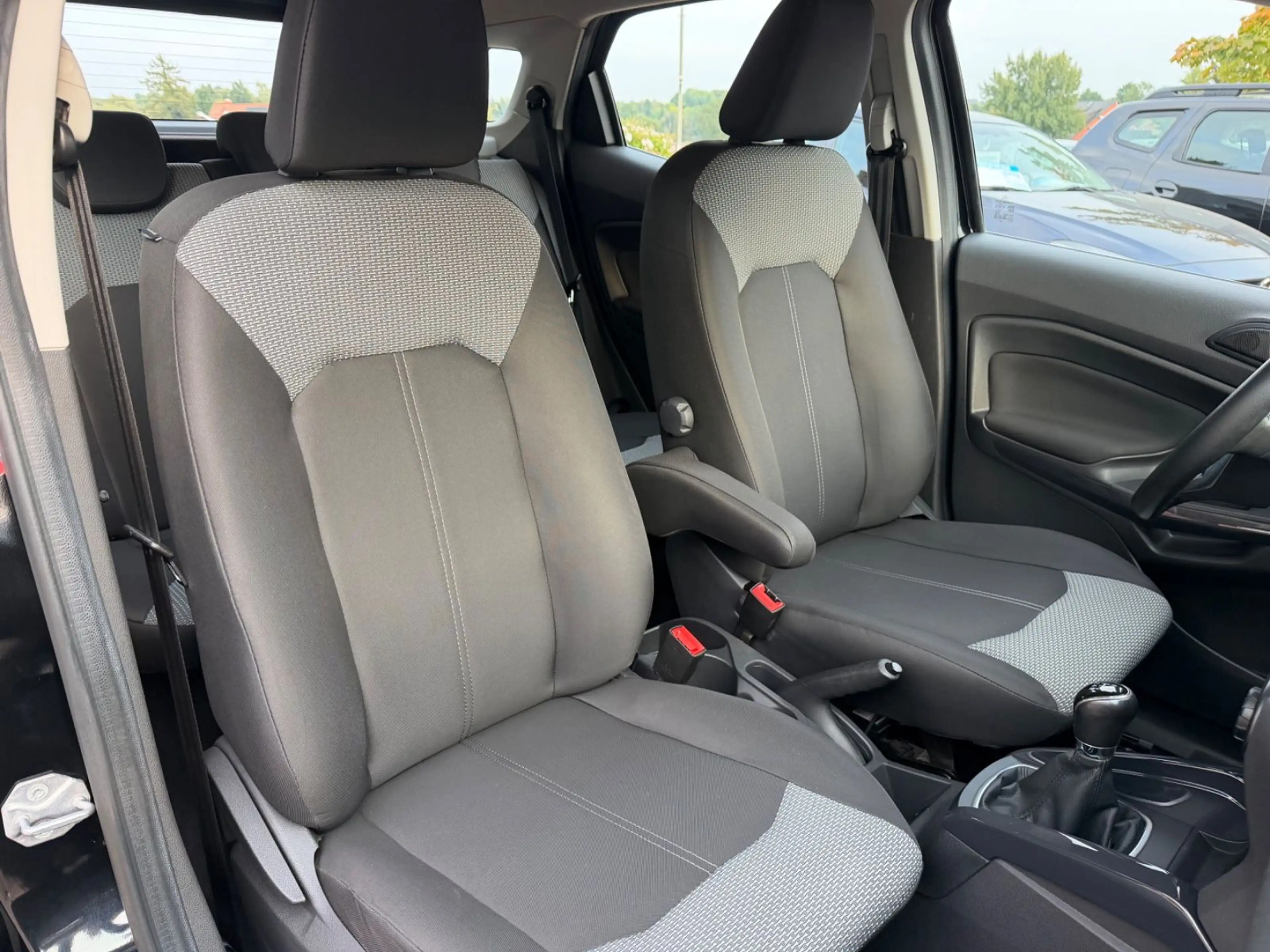 Ford EcoSport Trend — photo 14