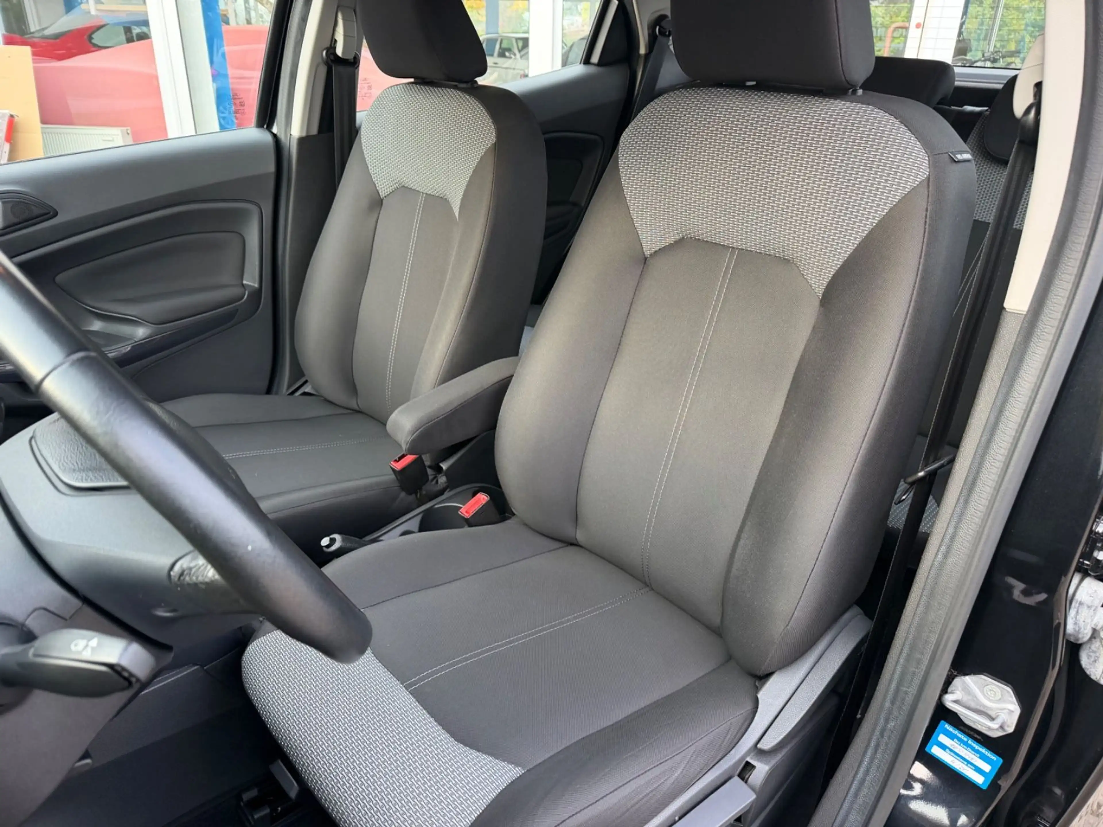 Ford EcoSport Trend — photo 12