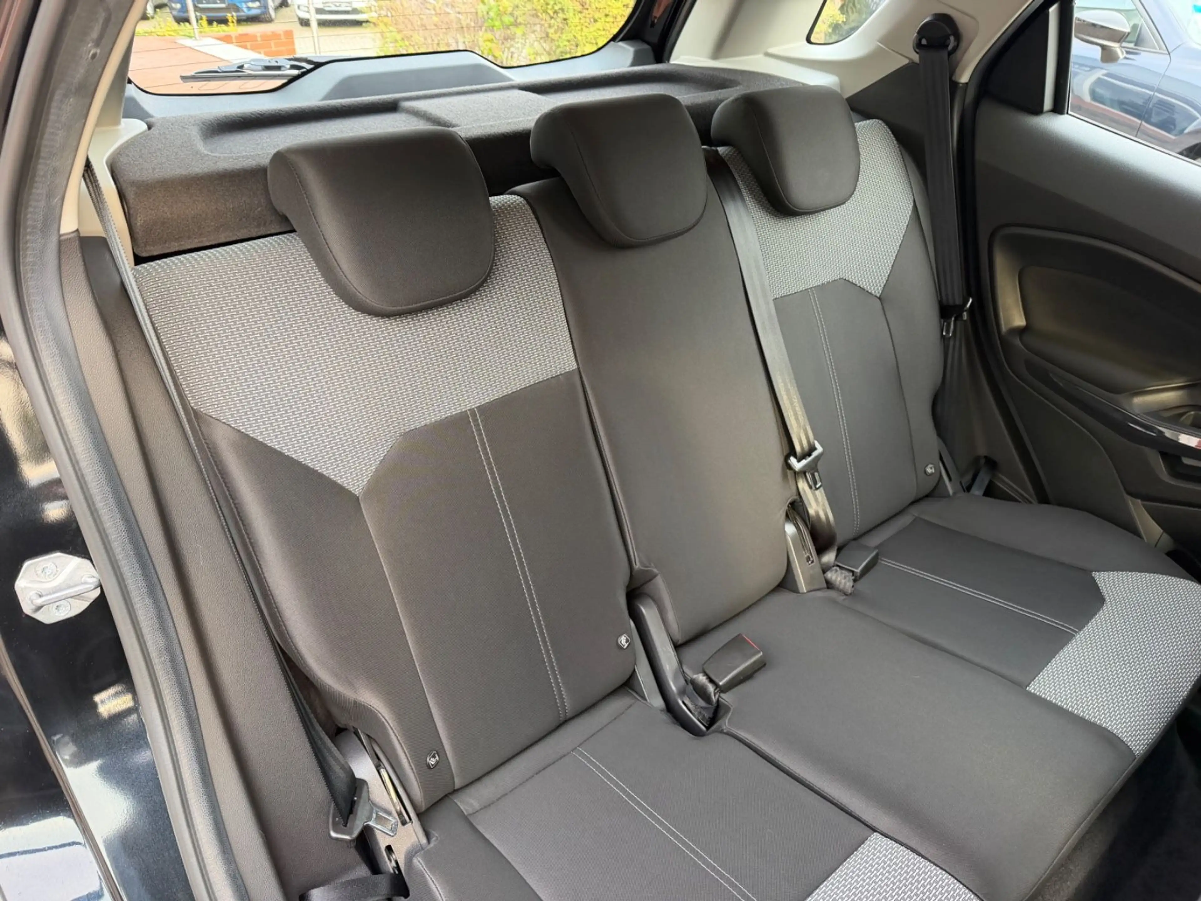 Ford EcoSport Trend — photo 15