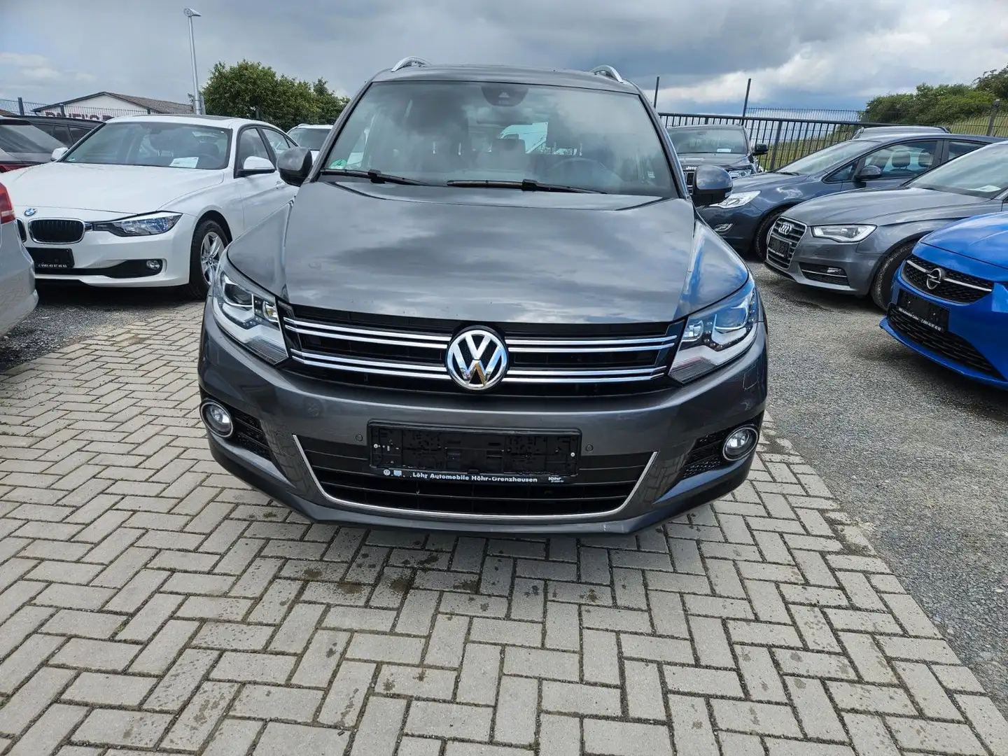 Volkswagen Tiguan Life 4Motion, HU neu Gris - 2