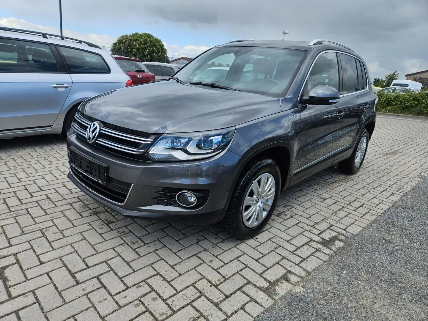 Volkswagen Tiguan Life 4Motion, HU neu Gris - 1