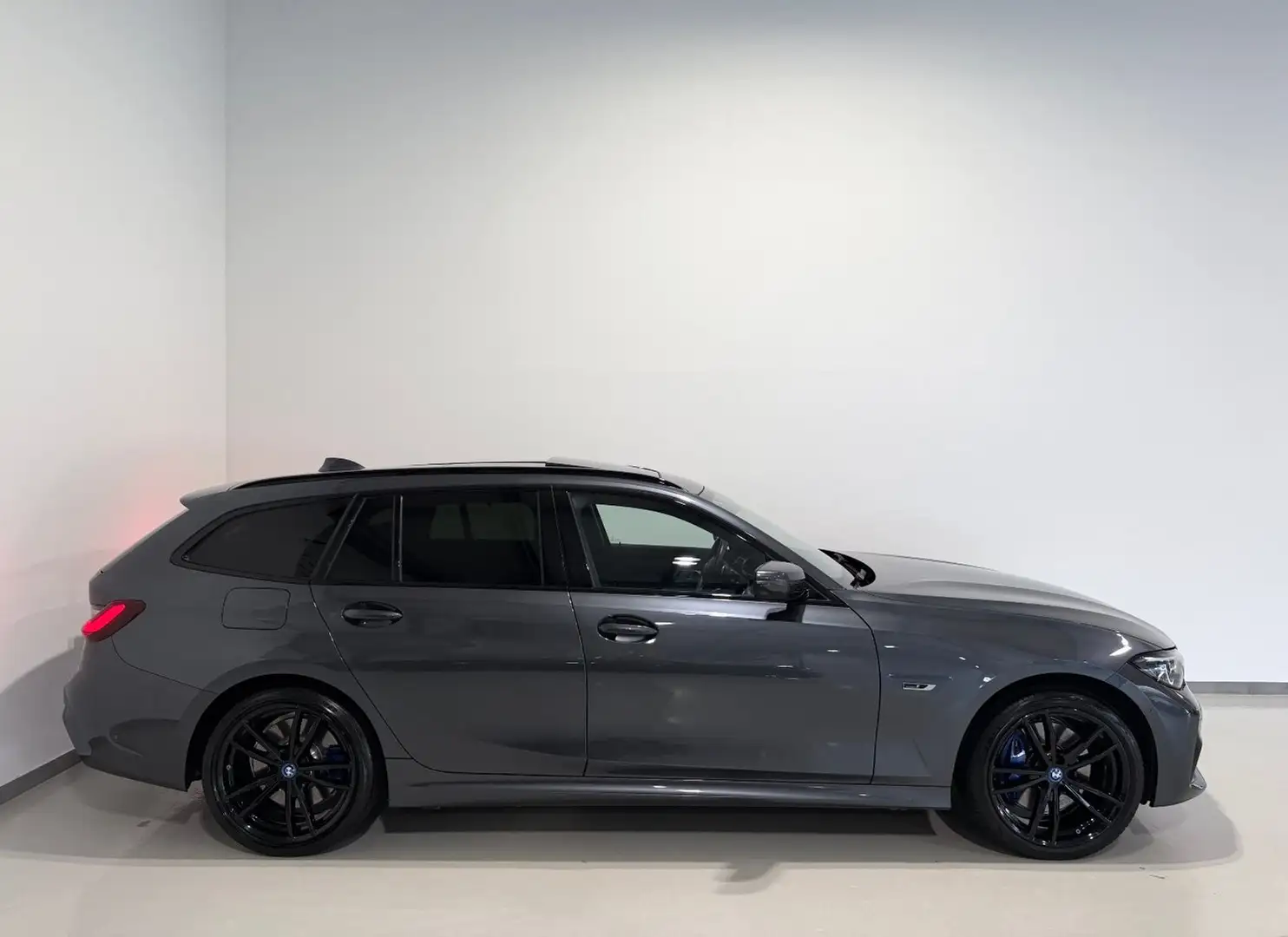BMW 330 e xDrive G21/M-Sport/Panorama/HEAD-UP/Laser Grau - 2