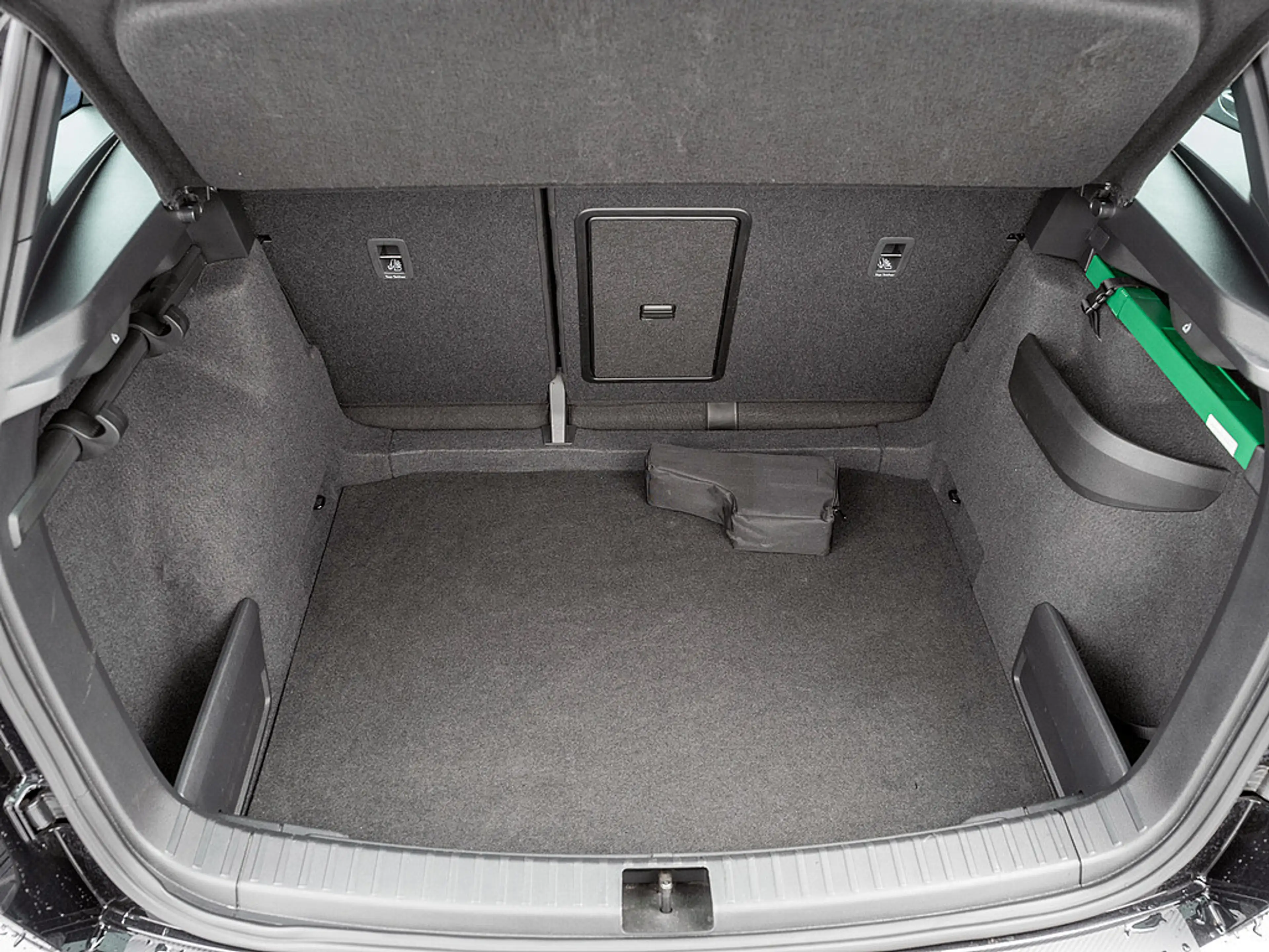Skoda Karoq 2.0 TDI Sportline 4x4 PANO MATRIX DCC — photo 15