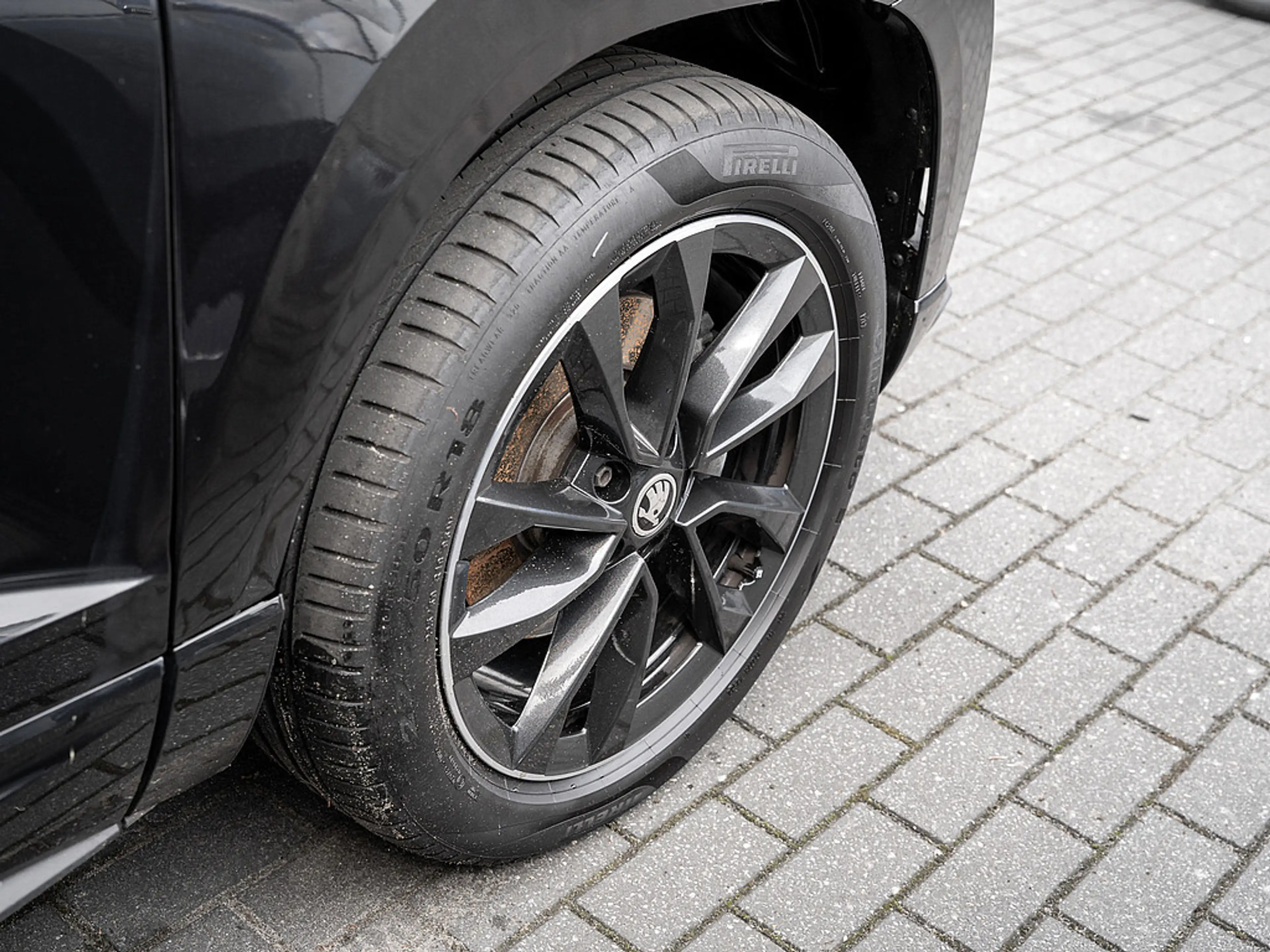 Skoda Karoq 2.0 TDI Sportline 4x4 PANO MATRIX DCC — photo 5