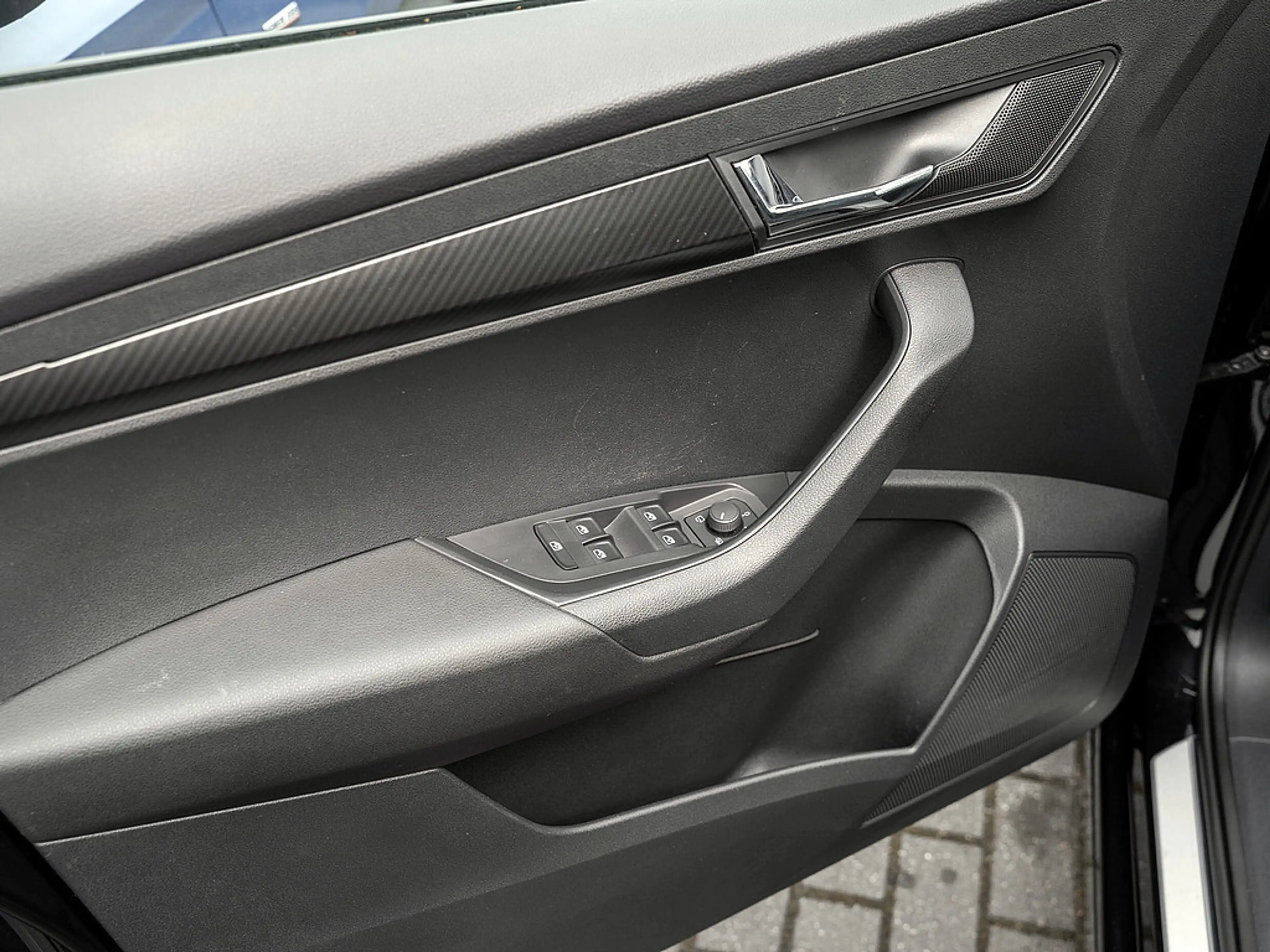 Skoda Karoq 2.0 TDI Sportline 4x4 PANO MATRIX DCC — photo 13