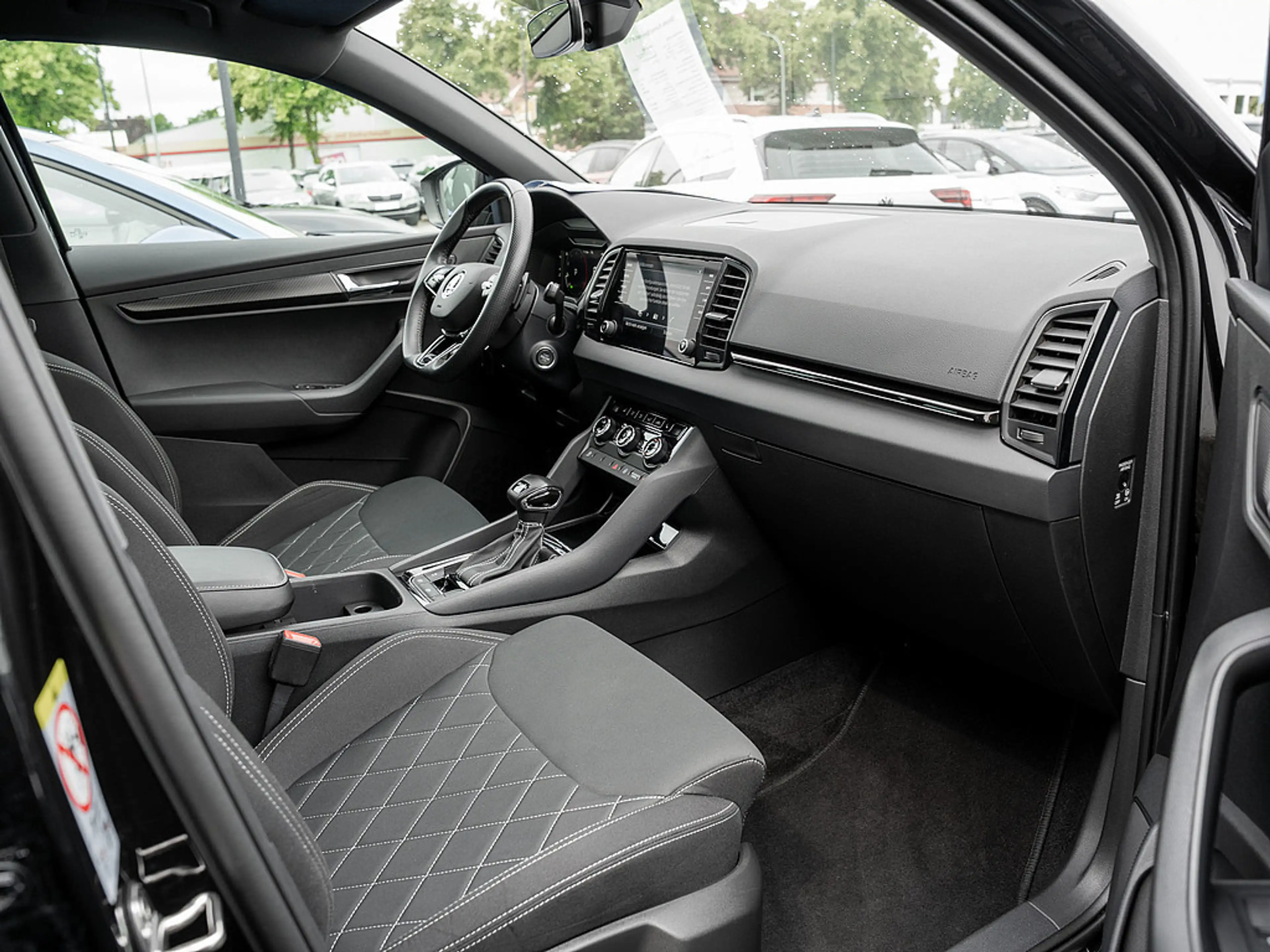 Skoda Karoq 2.0 TDI Sportline 4x4 PANO MATRIX DCC — photo 2