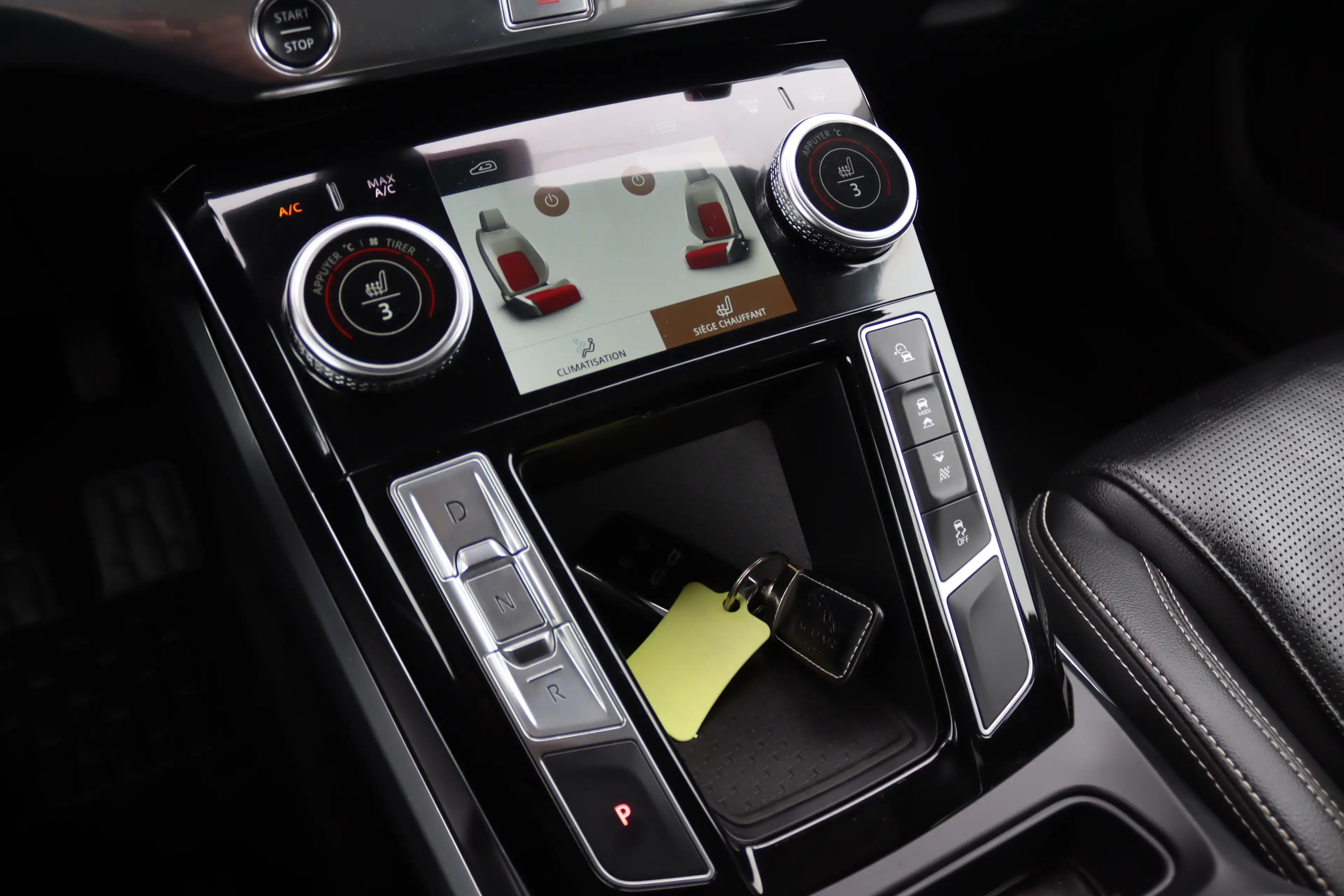 Jaguar I-Pace EV320 SE TOIT PANO CAMERA LED FULL OPTIONS TVAC — photo 15