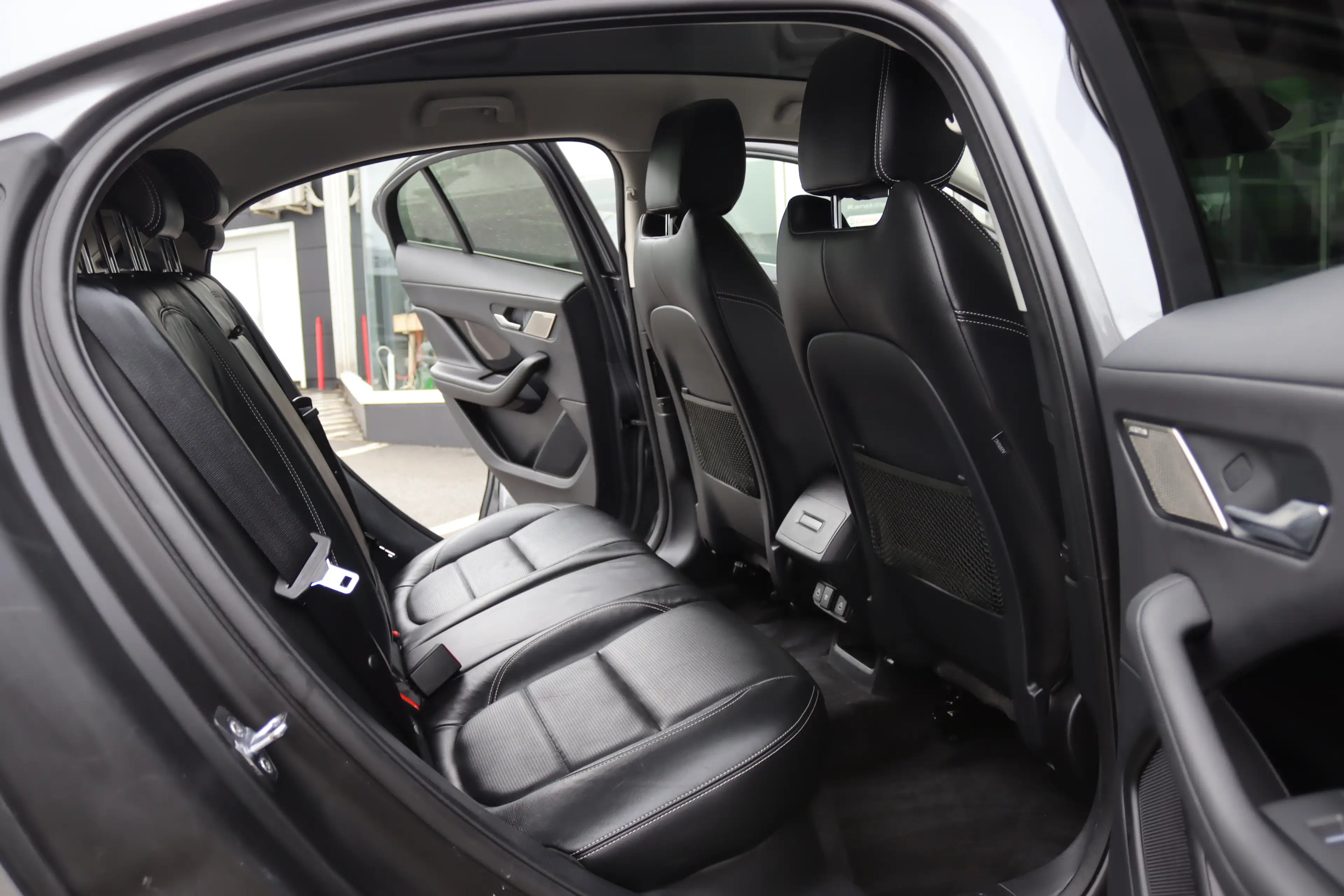 Jaguar I-Pace EV320 SE TOIT PANO CAMERA LED FULL OPTIONS TVAC — photo 10