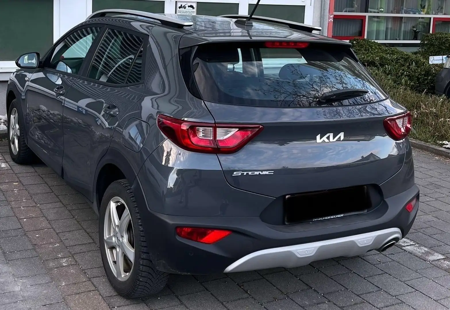 Kia Stonic 1.2 DPI Grau - 1