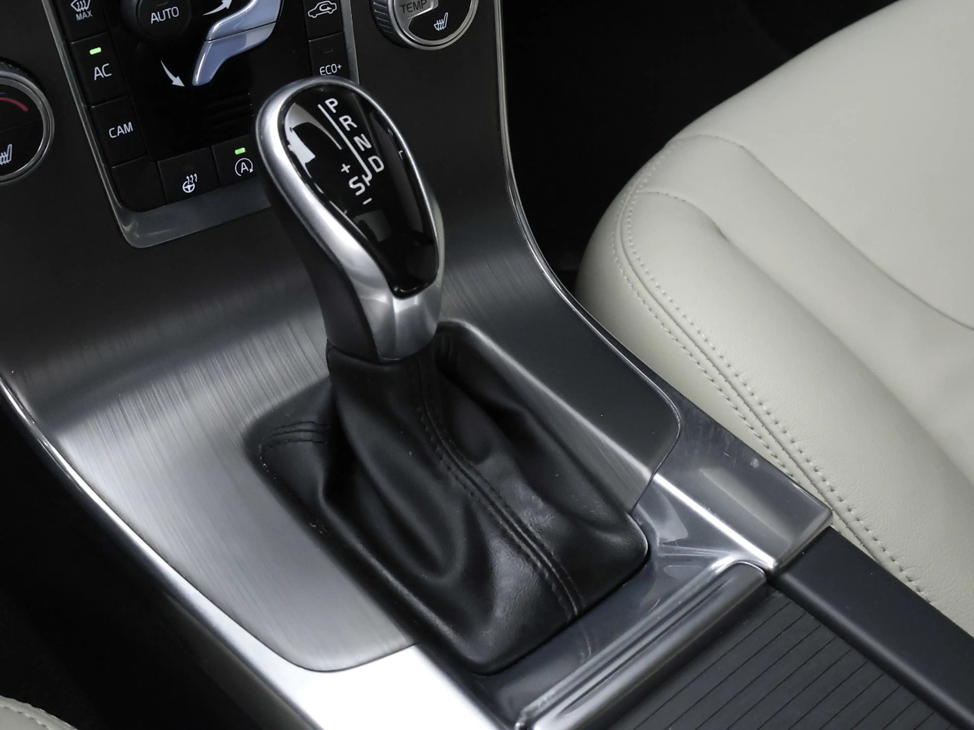 Volvo S60 2.0 T4 Summum Sport (SCHUIFDAK,NAVI,CAMERA,STOEL/S — photo 21