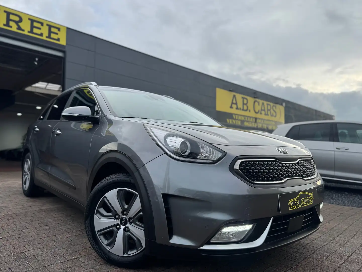 Kia Niro HEV 1.6 GDI * AUTOMATIQUE *GARANTIE 12MOIS* Gri - 1