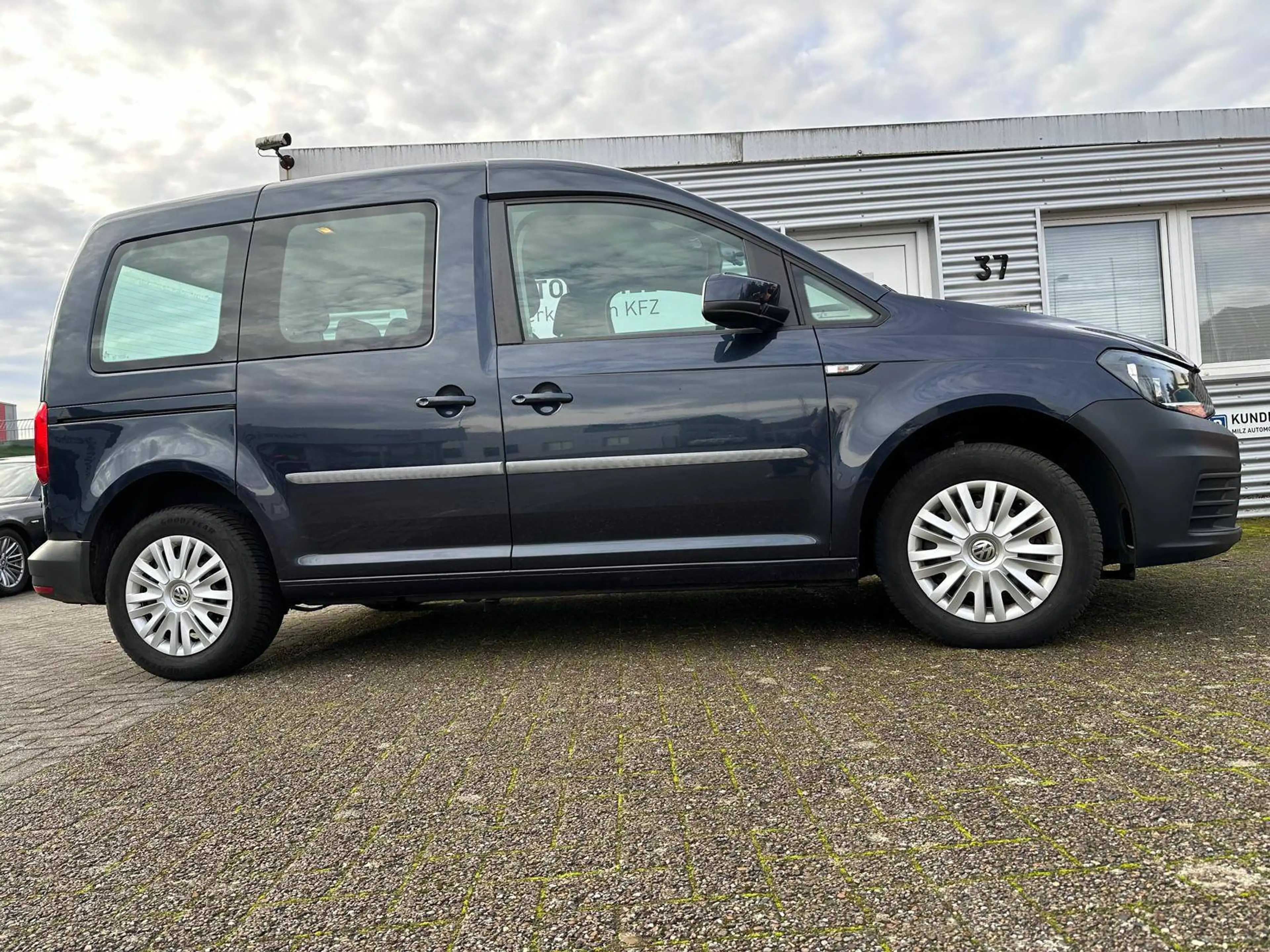 Volkswagen Caddy Trendline BMT / 2x vorhanden / MwSt. — photo 2