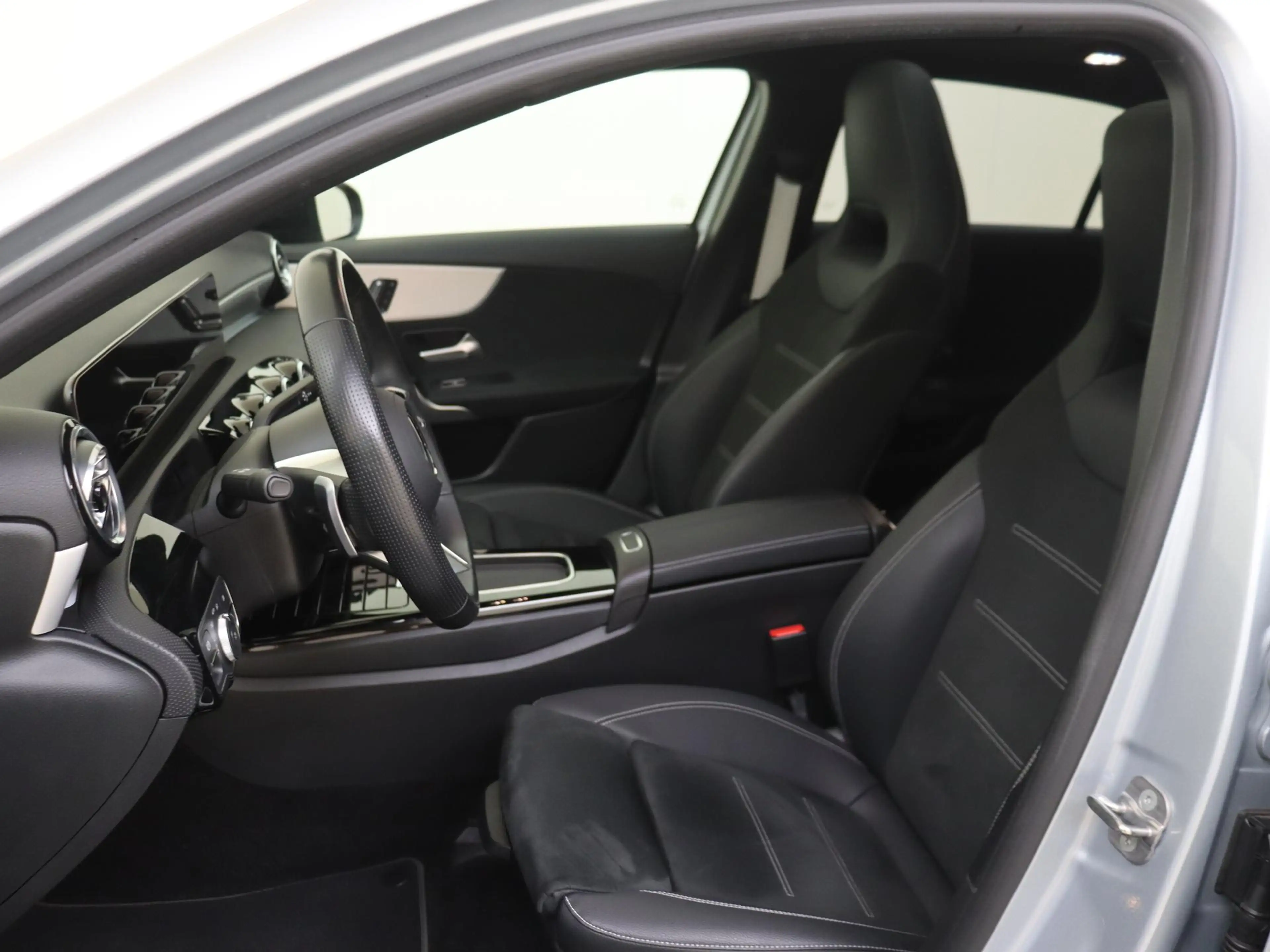 Mercedes-Benz A 250 e Business Solution AMG Premium Plus /Panoramadak — photo 4