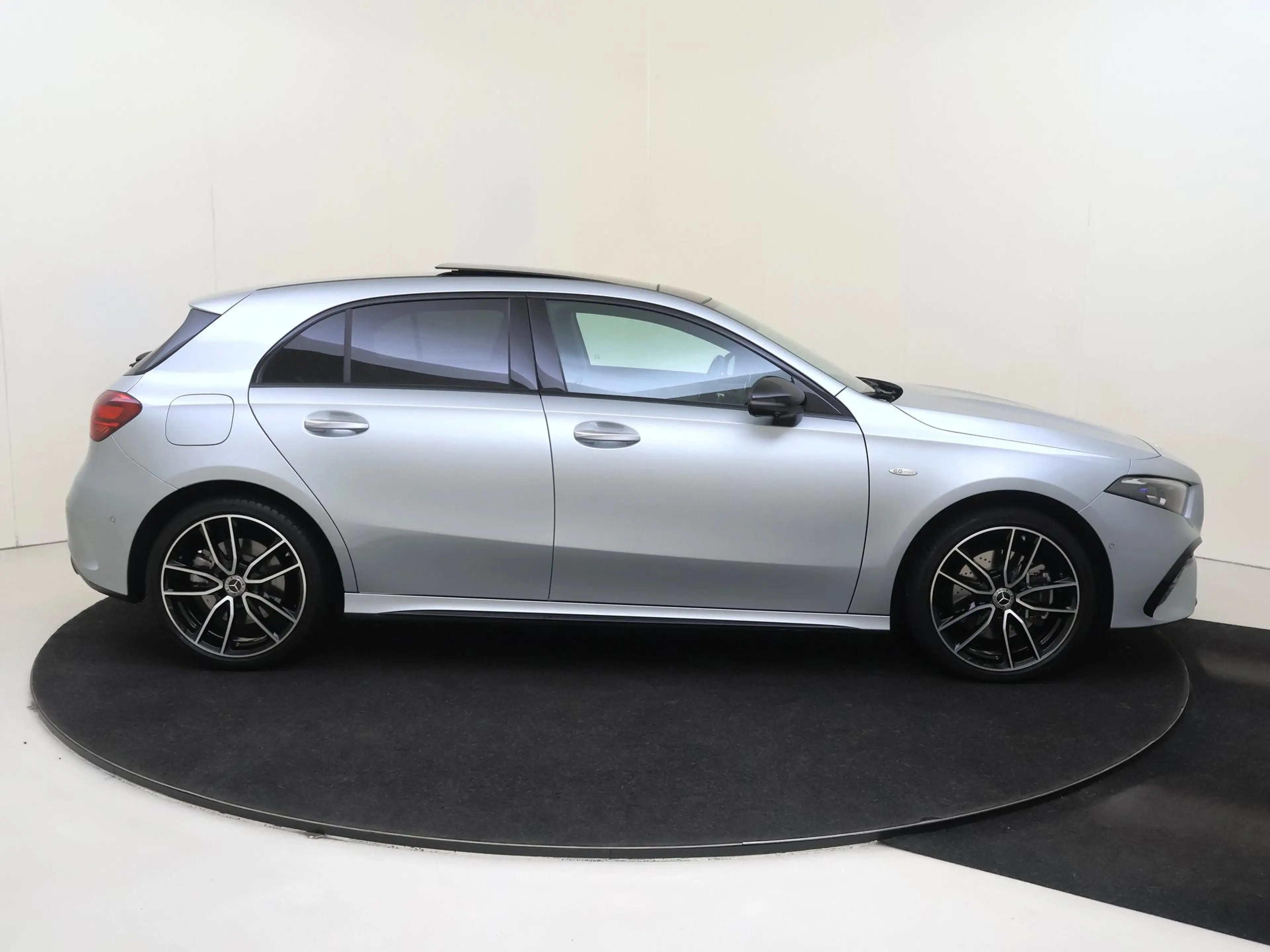 Mercedes-Benz A 250 e Business Solution AMG Premium Plus /Panoramadak — photo 10