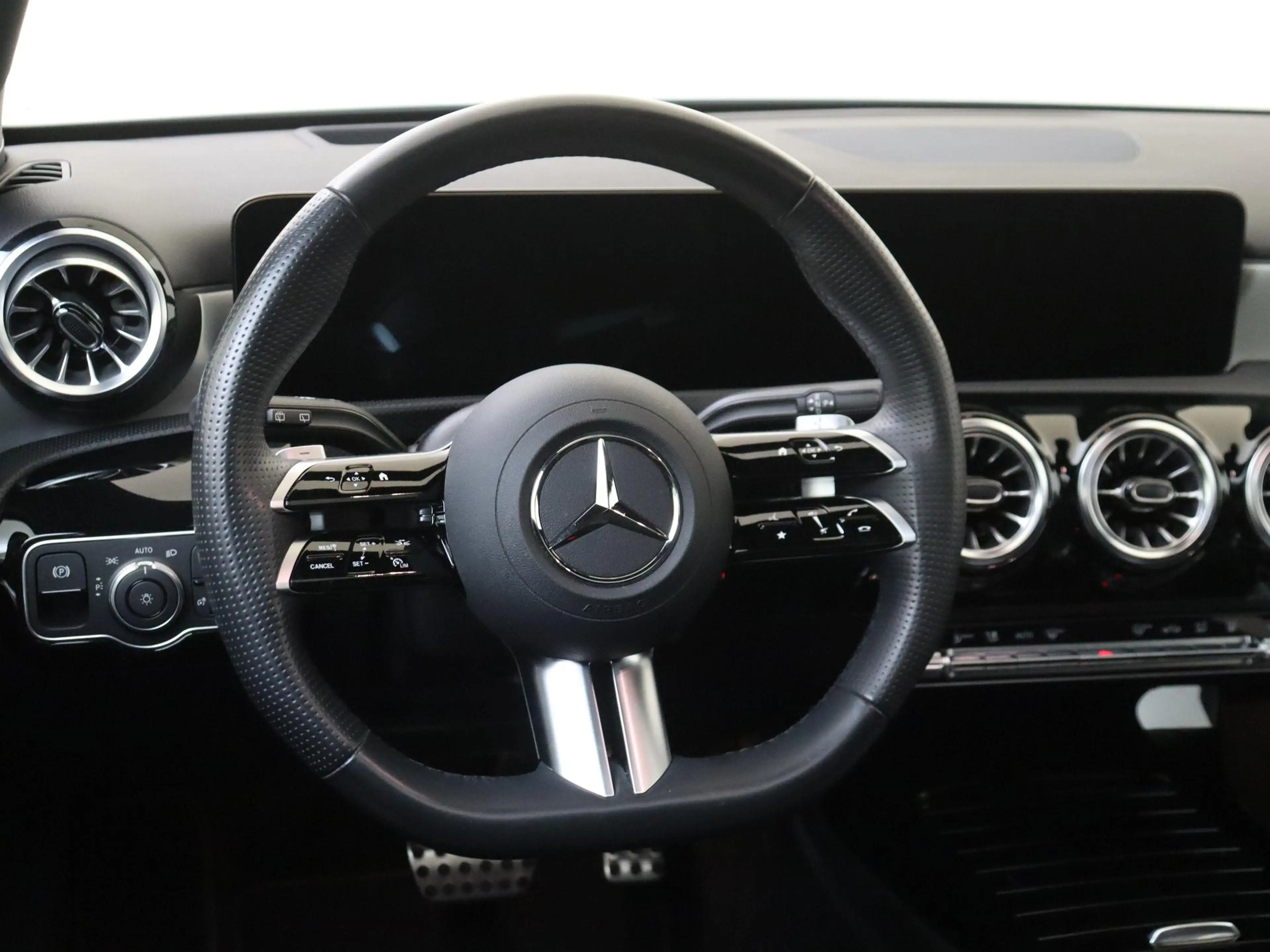 Mercedes-Benz A 250 e Business Solution AMG Premium Plus /Panoramadak — photo 11