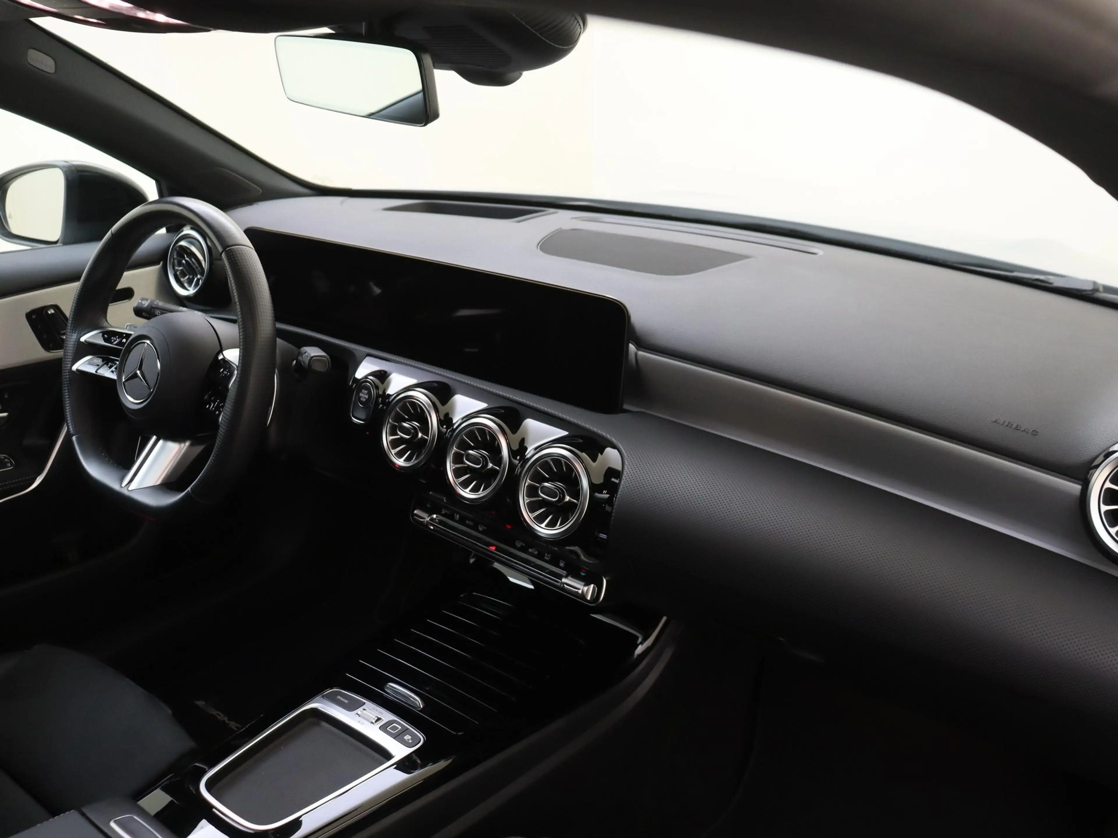 Mercedes-Benz A 250 e Business Solution AMG Premium Plus /Panoramadak — photo 3