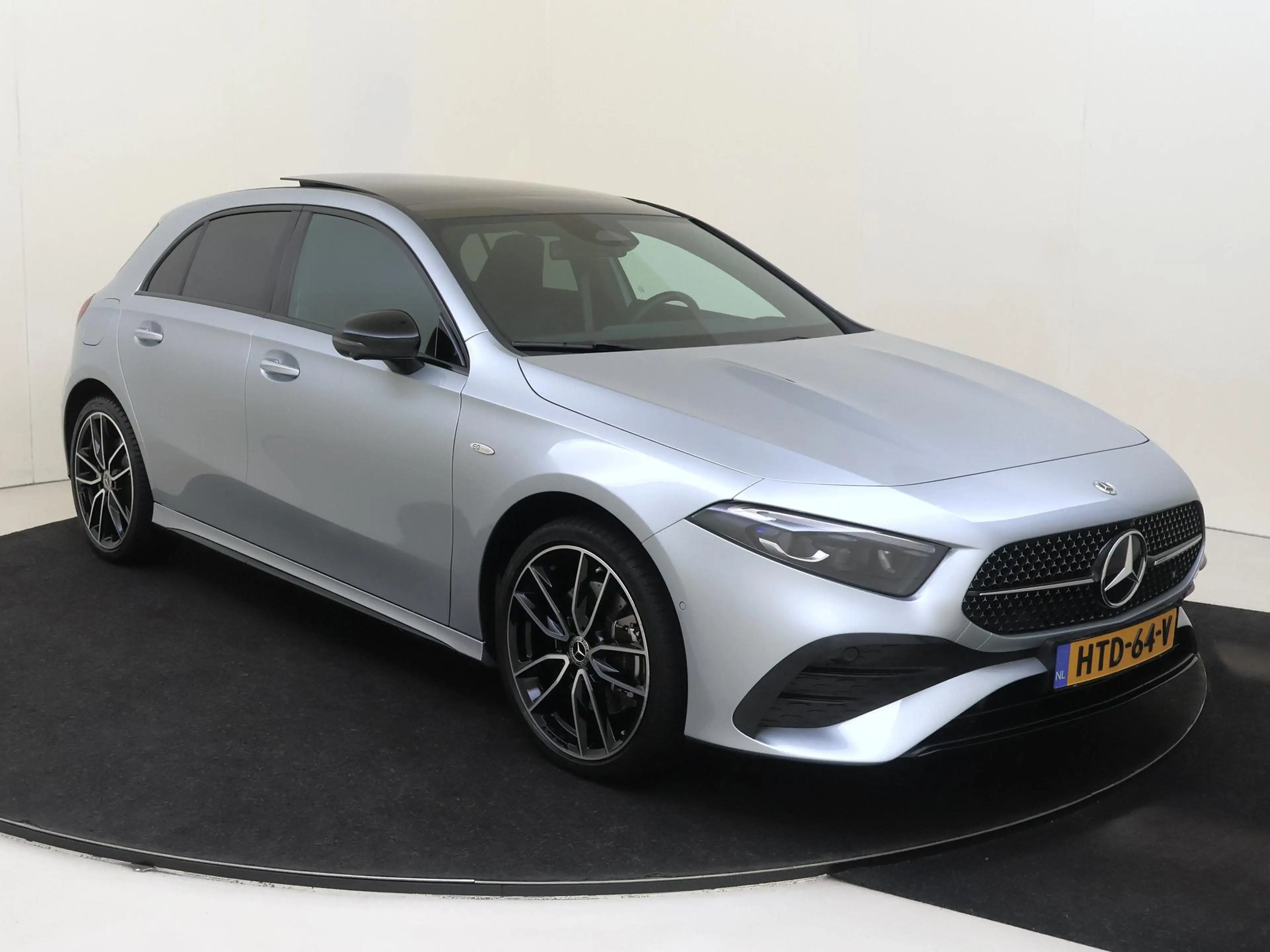 Mercedes-Benz A 250 e Business Solution AMG Premium Plus /Panoramadak — photo 5