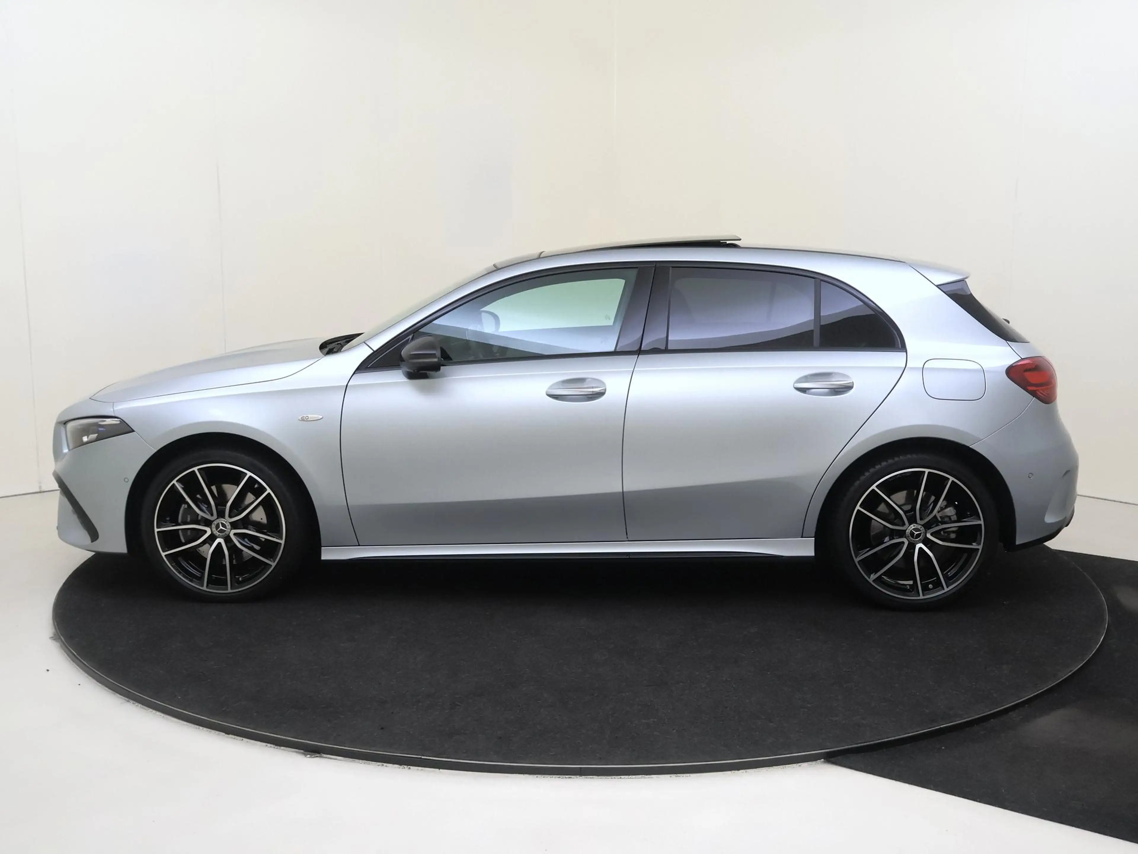 Mercedes-Benz A 250 e Business Solution AMG Premium Plus /Panoramadak — photo 9