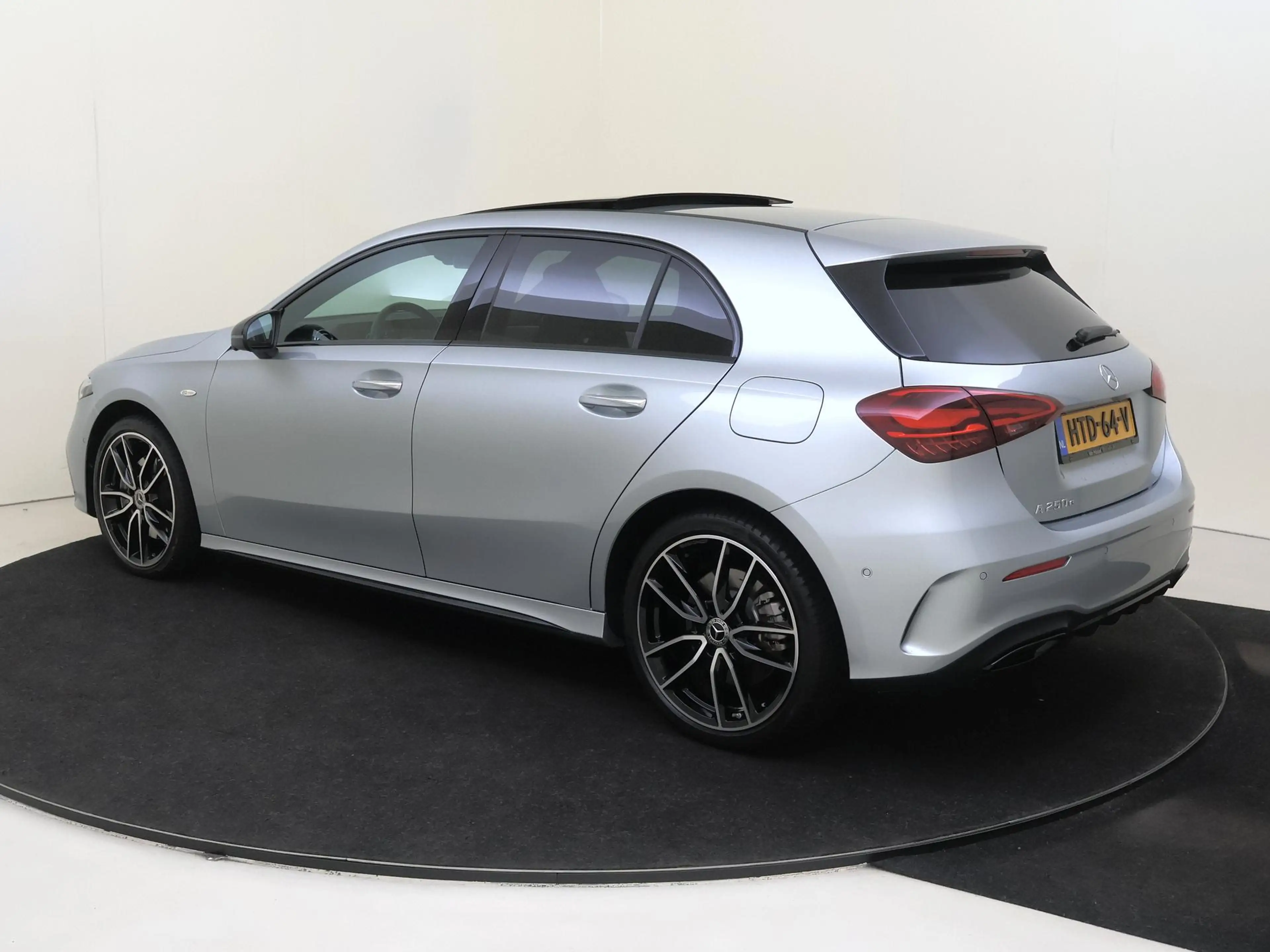 Mercedes-Benz A 250 e Business Solution AMG Premium Plus /Panoramadak — photo 6