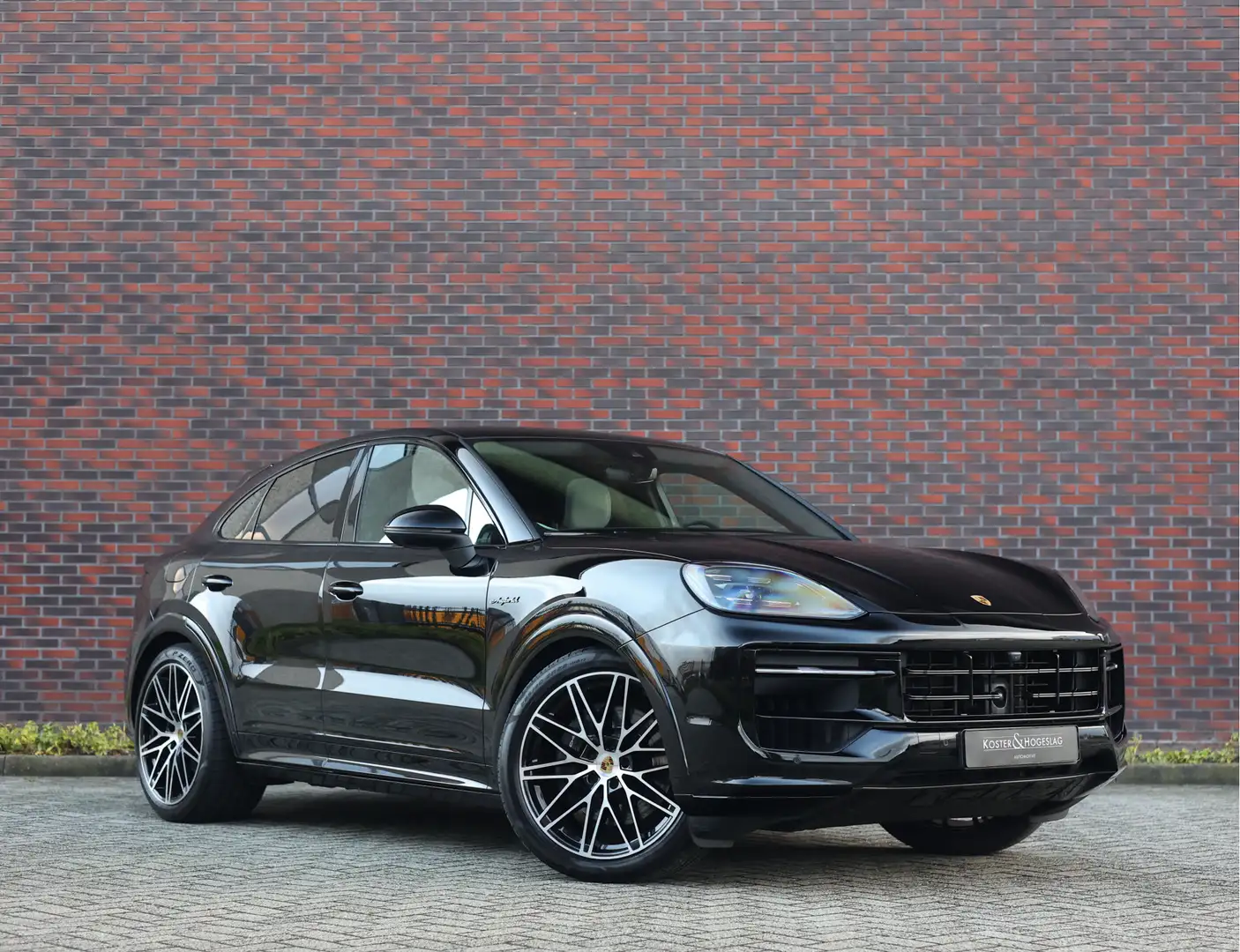 Porsche Cayenne Coupé 3.0 E-Hybrid | Pano - HUD - Sport Chrono Zwart - 1