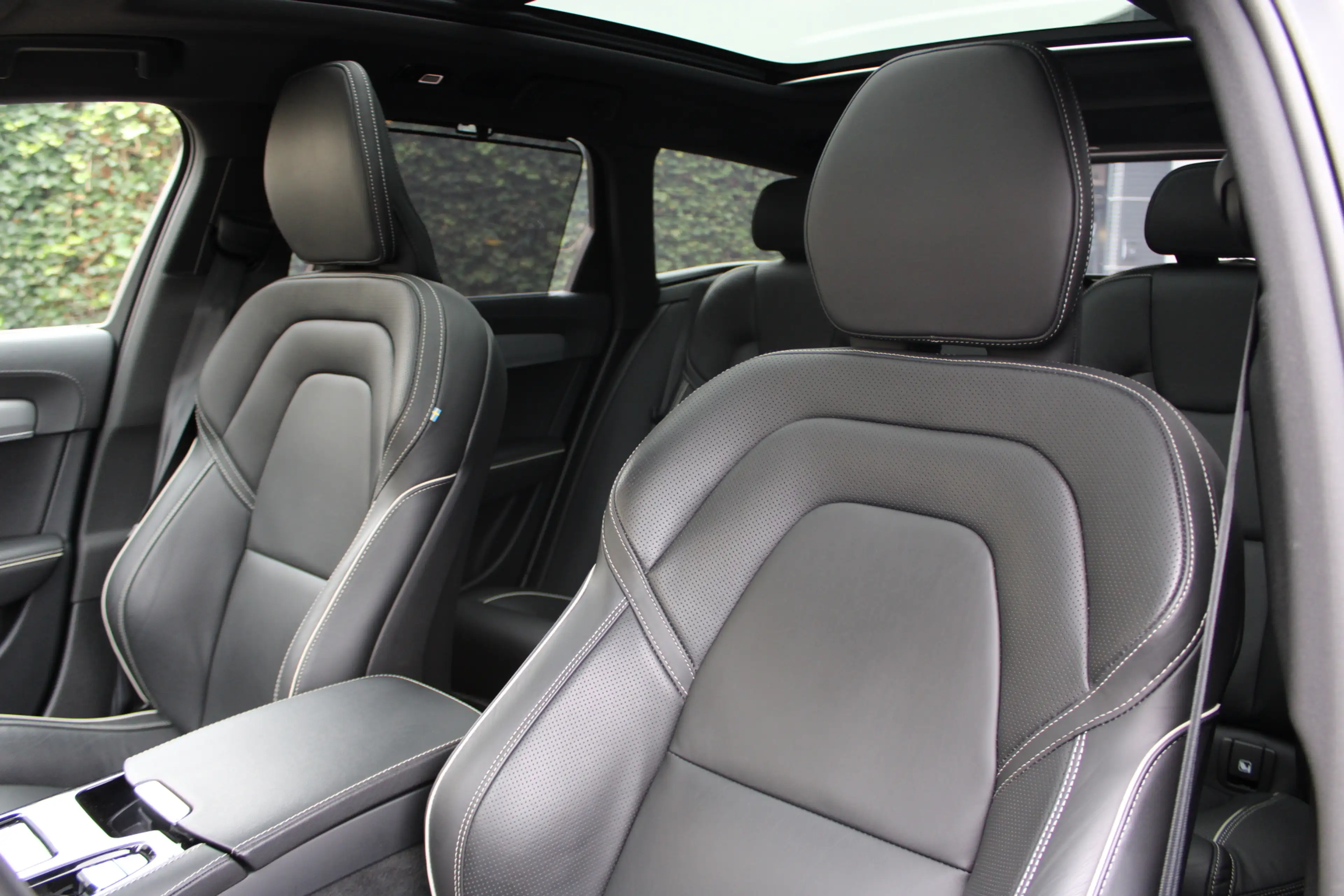 Volvo V90 2.0 T8 Plug-in hybrid AWD Ultimate Dark | Panorama — photo 31