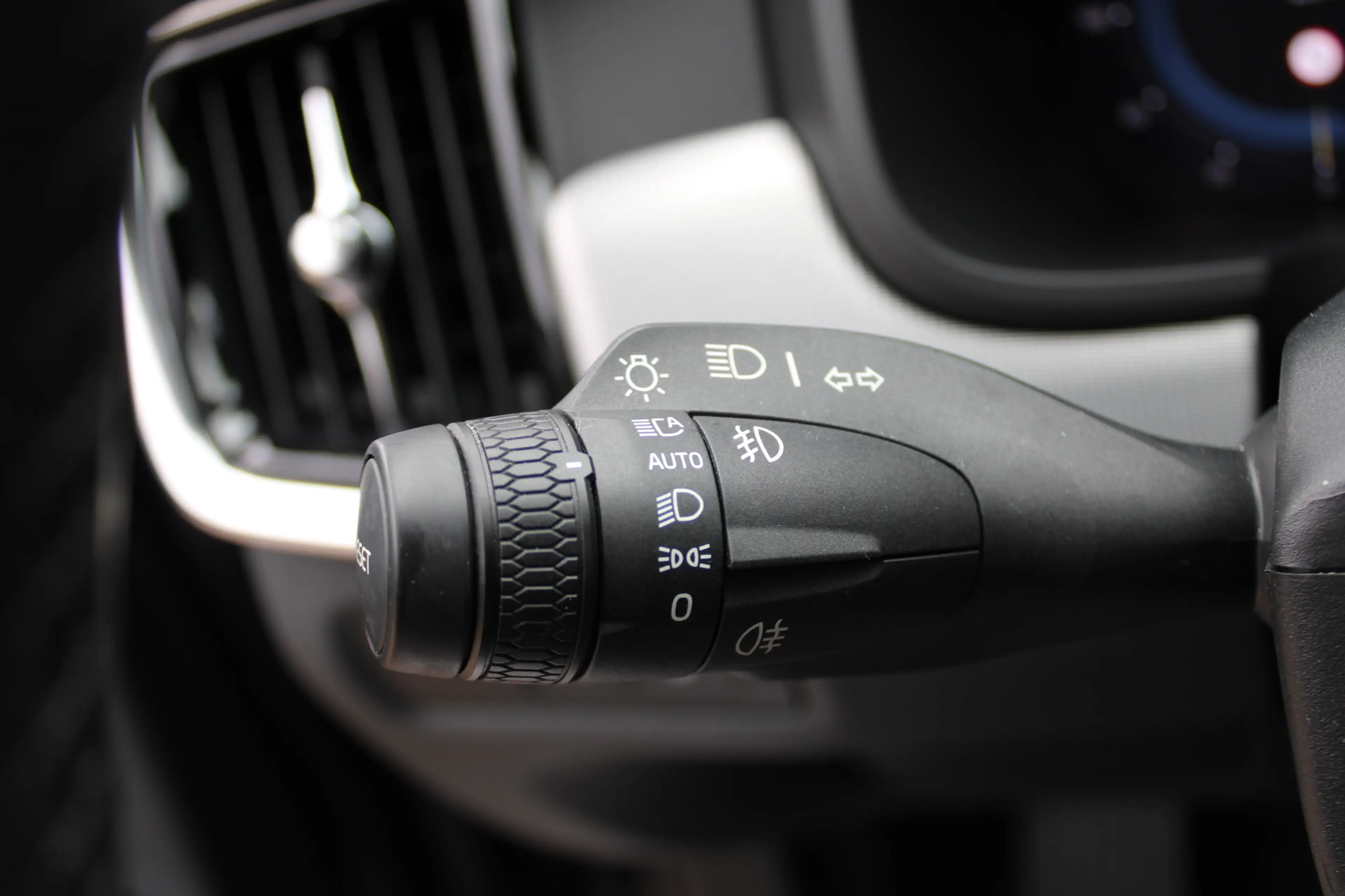 Volvo V90 2.0 T8 Plug-in hybrid AWD Ultimate Dark | Panorama — photo 32