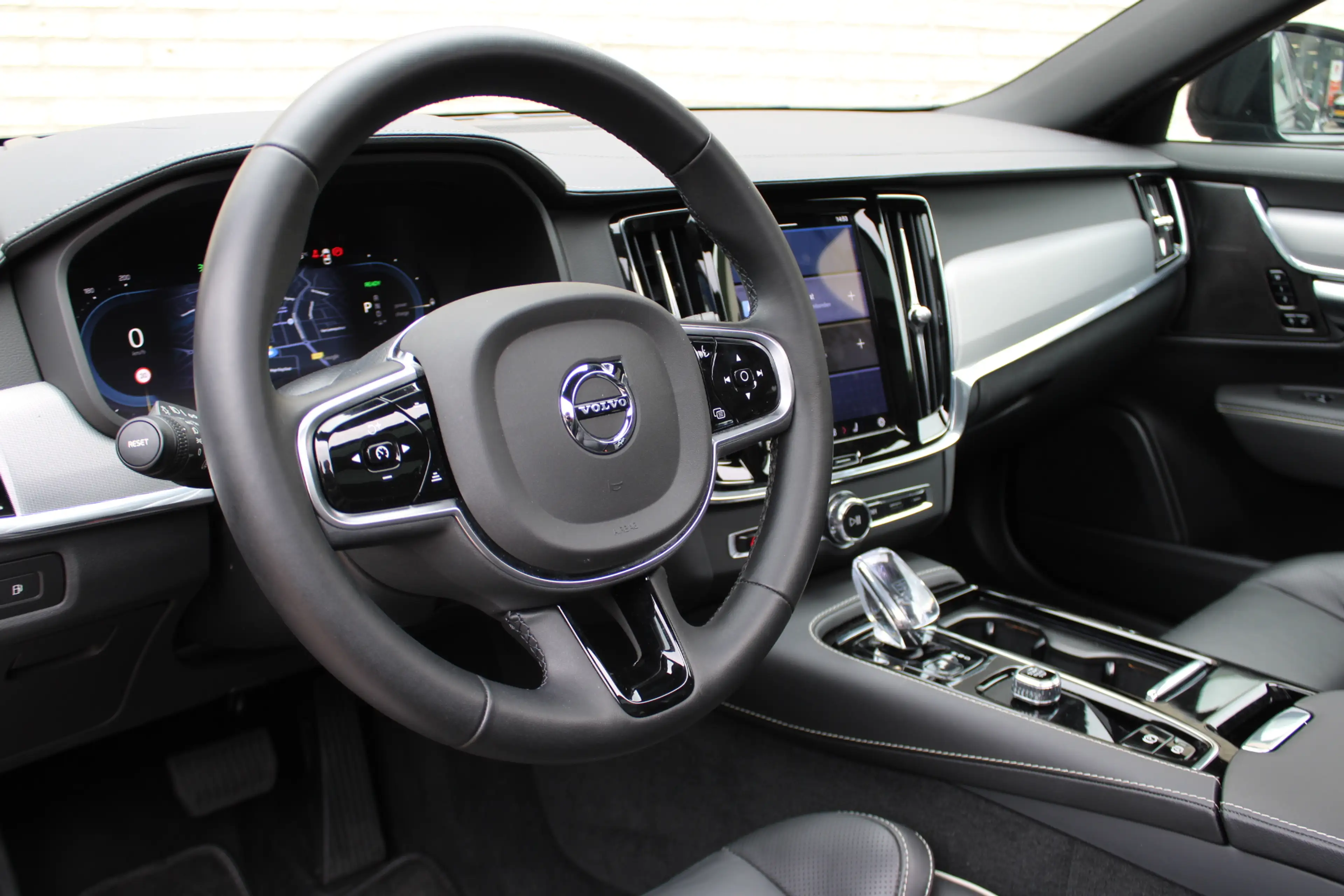Volvo V90 2.0 T8 Plug-in hybrid AWD Ultimate Dark | Panorama — photo 4