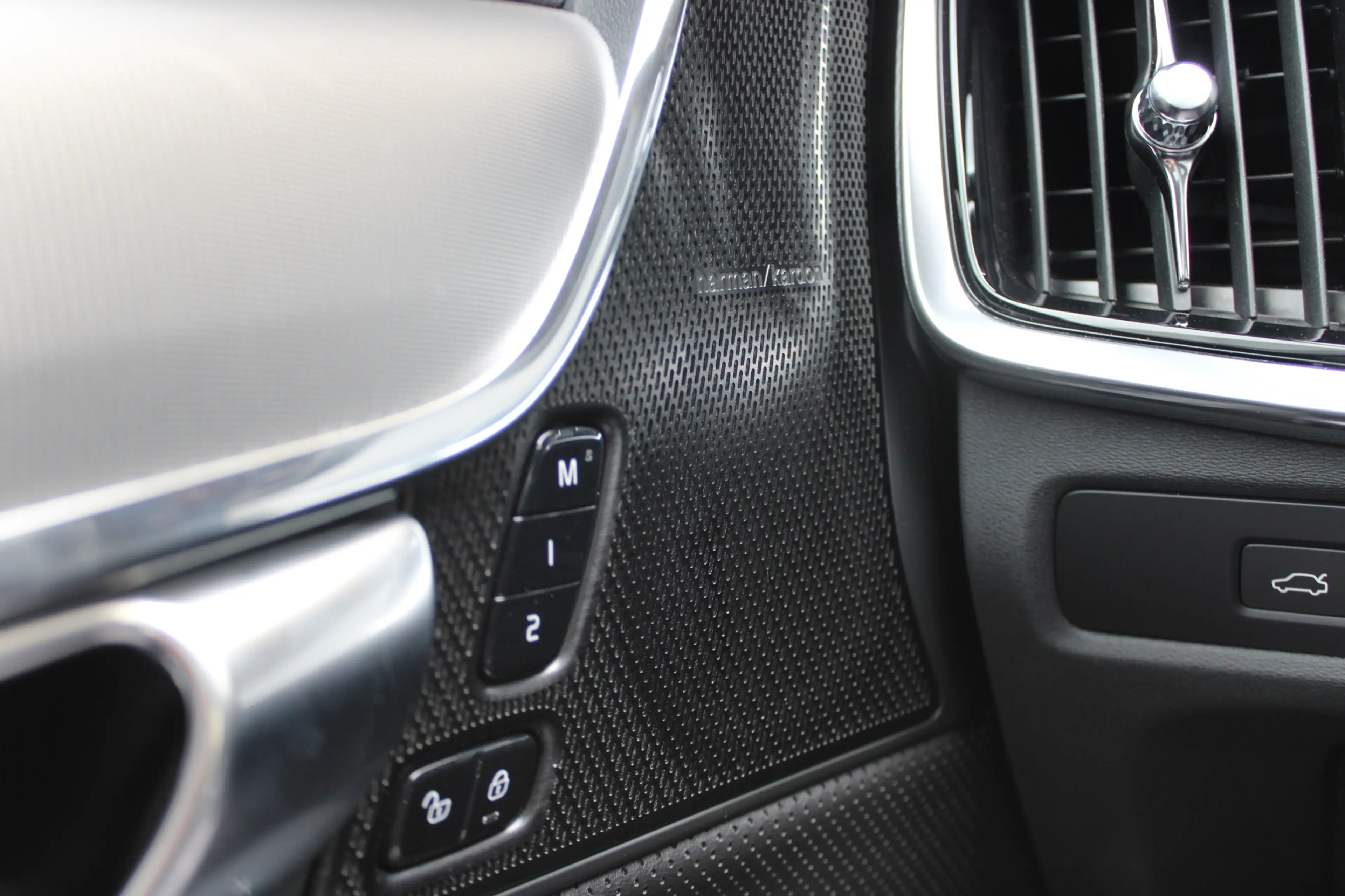 Volvo V90 2.0 T8 Plug-in hybrid AWD Ultimate Dark | Panorama — photo 18