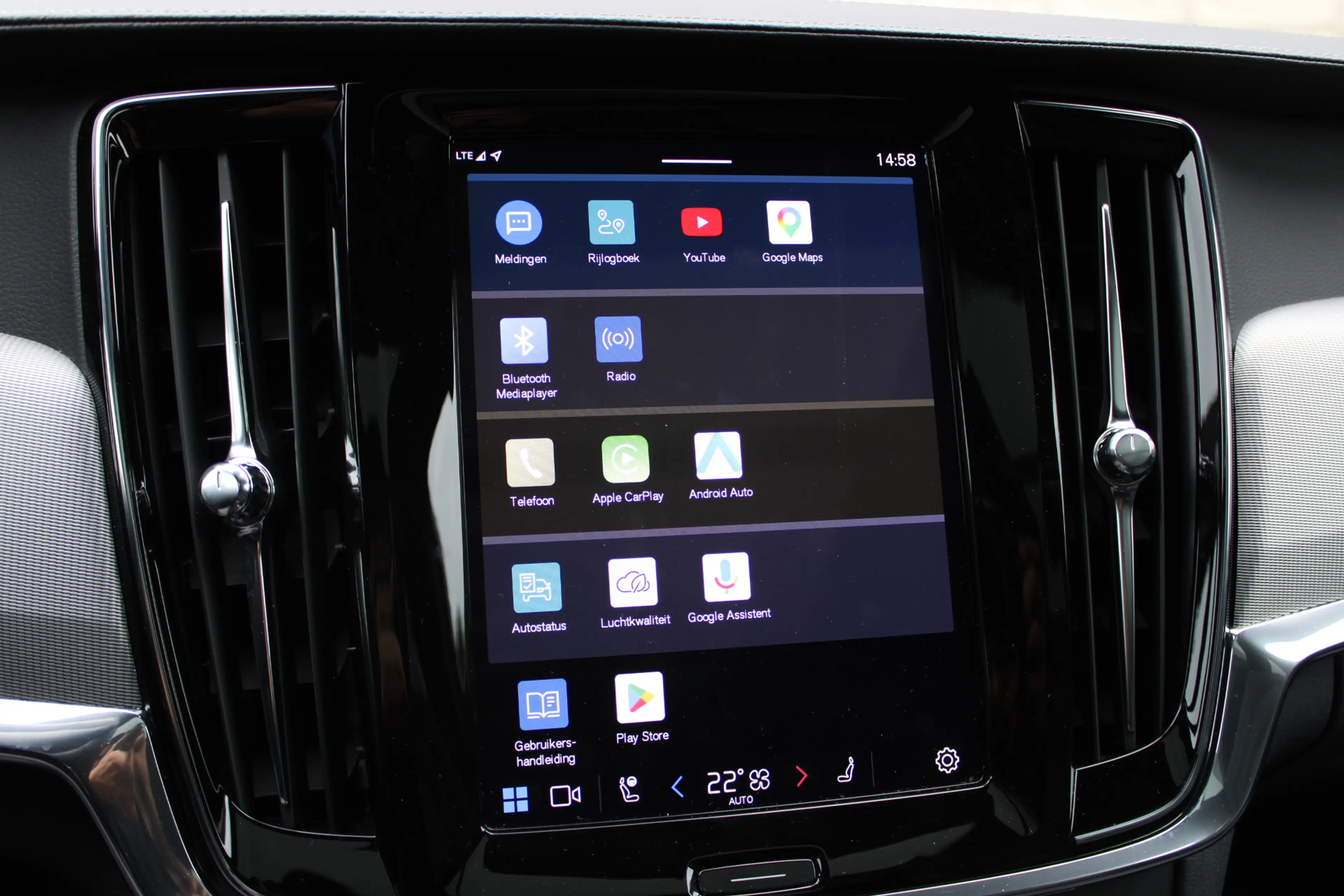 Volvo V90 2.0 T8 Plug-in hybrid AWD Ultimate Dark | Panorama — photo 20