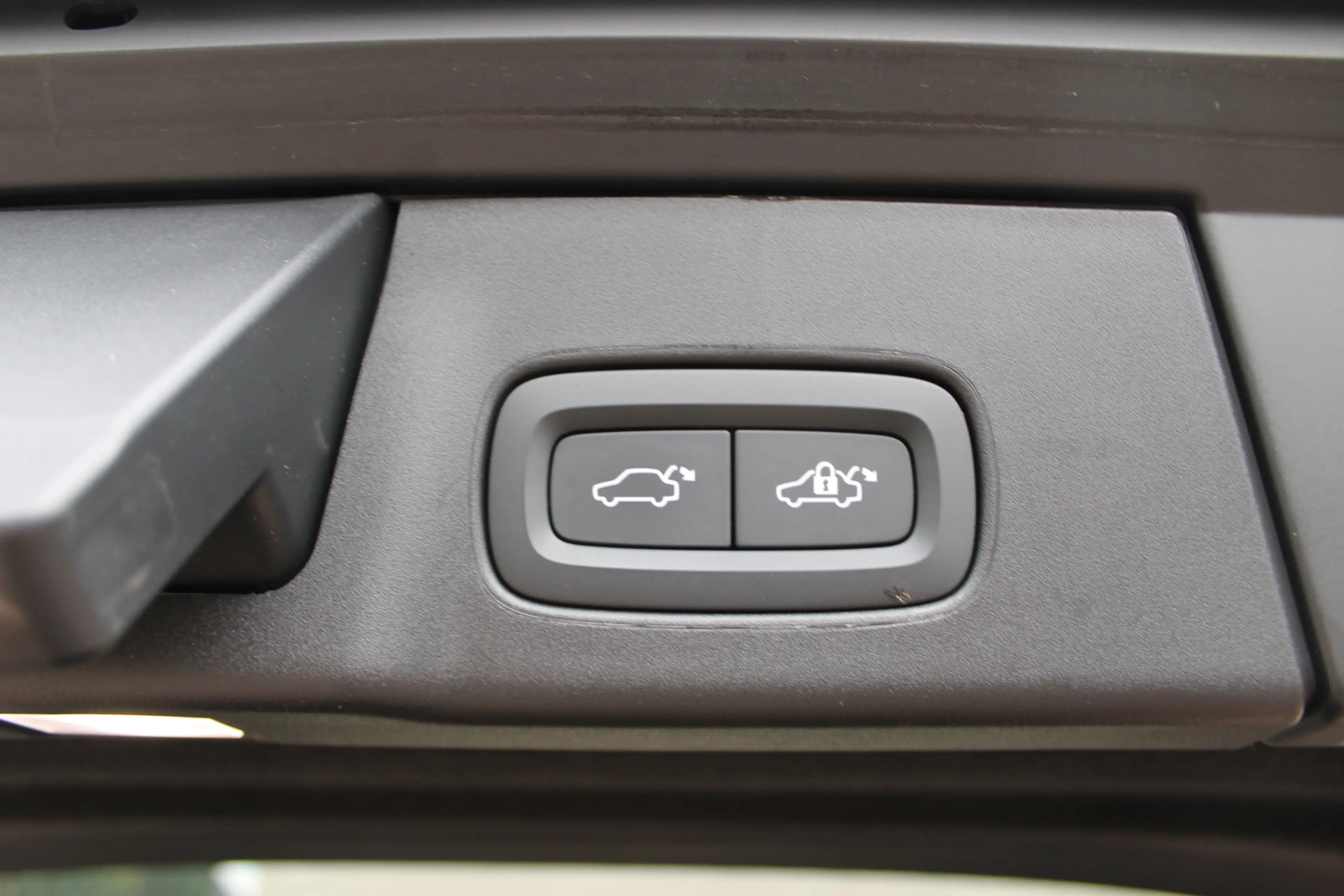 Volvo V90 2.0 T8 Plug-in hybrid AWD Ultimate Dark | Panorama — photo 34