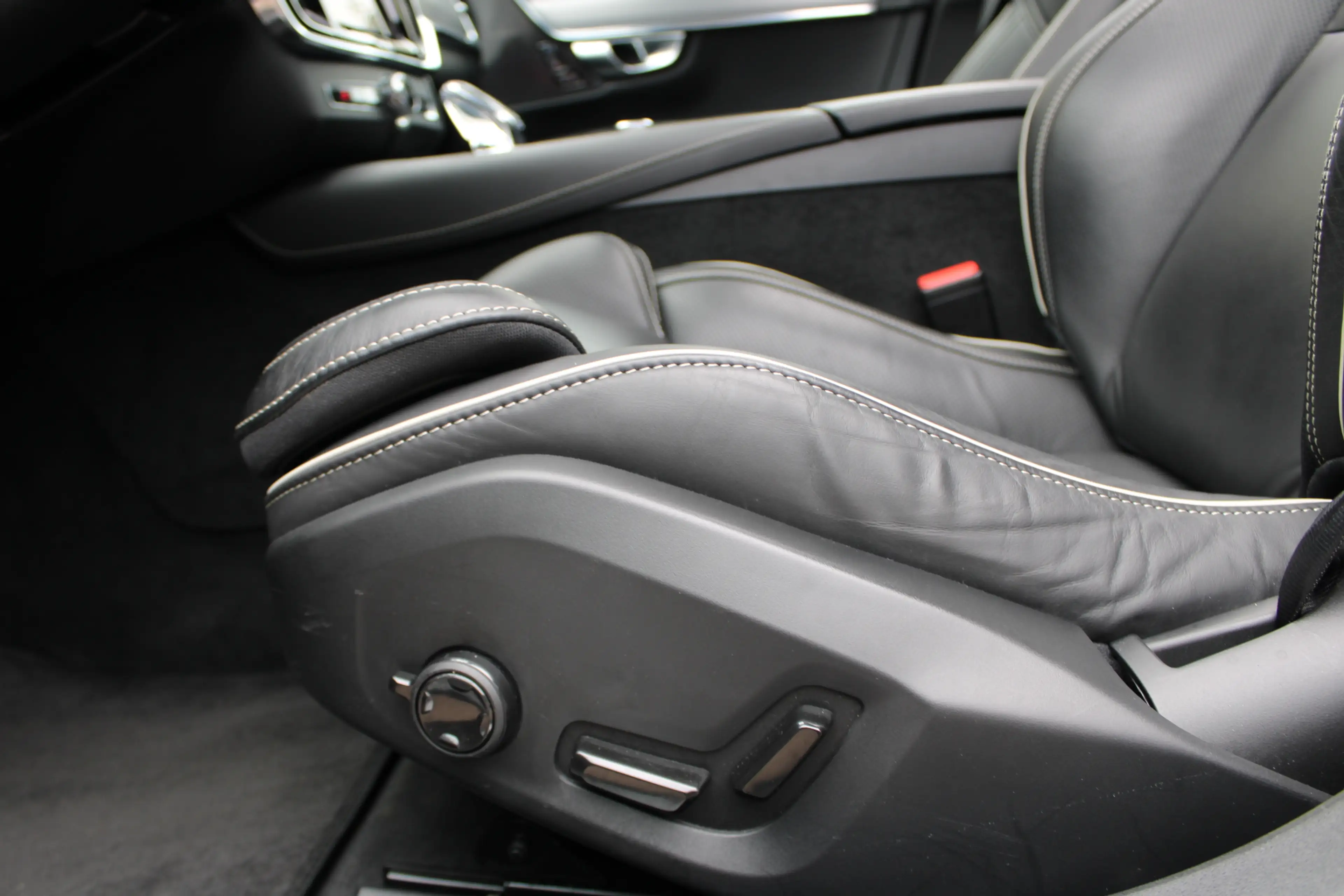 Volvo V90 2.0 T8 Plug-in hybrid AWD Ultimate Dark | Panorama — photo 12