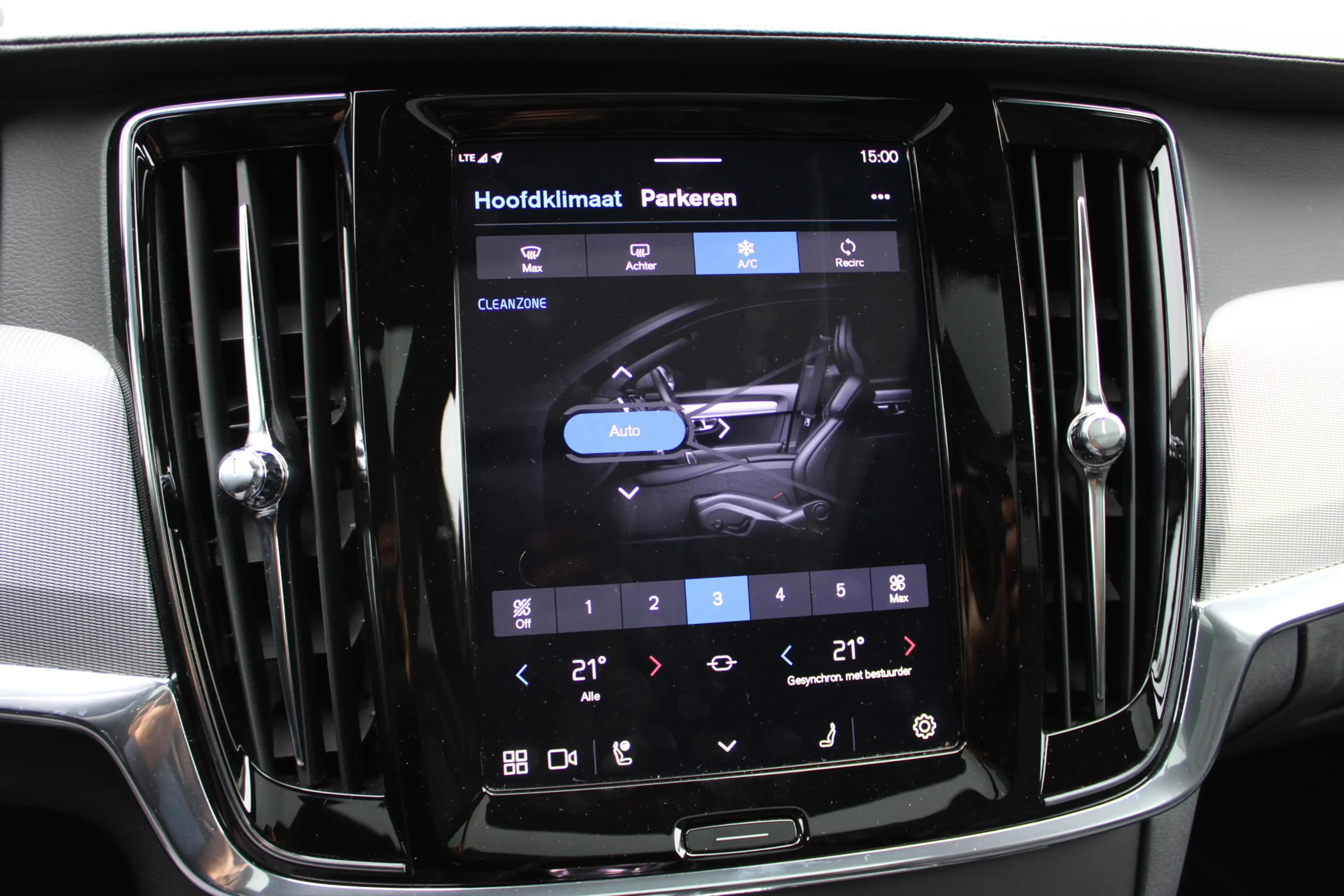 Volvo V90 2.0 T8 Plug-in hybrid AWD Ultimate Dark | Panorama — photo 25