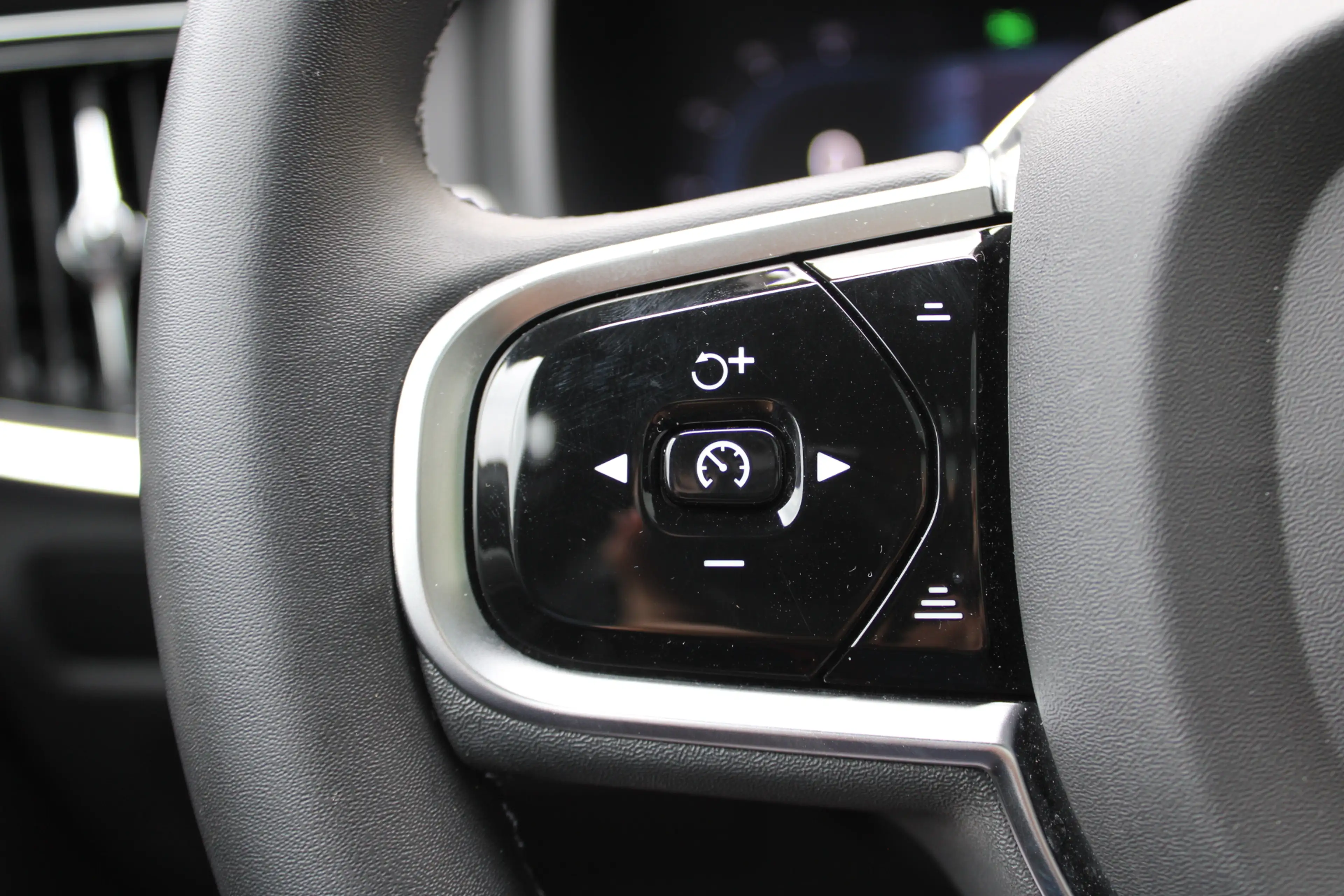 Volvo V90 2.0 T8 Plug-in hybrid AWD Ultimate Dark | Panorama — photo 14