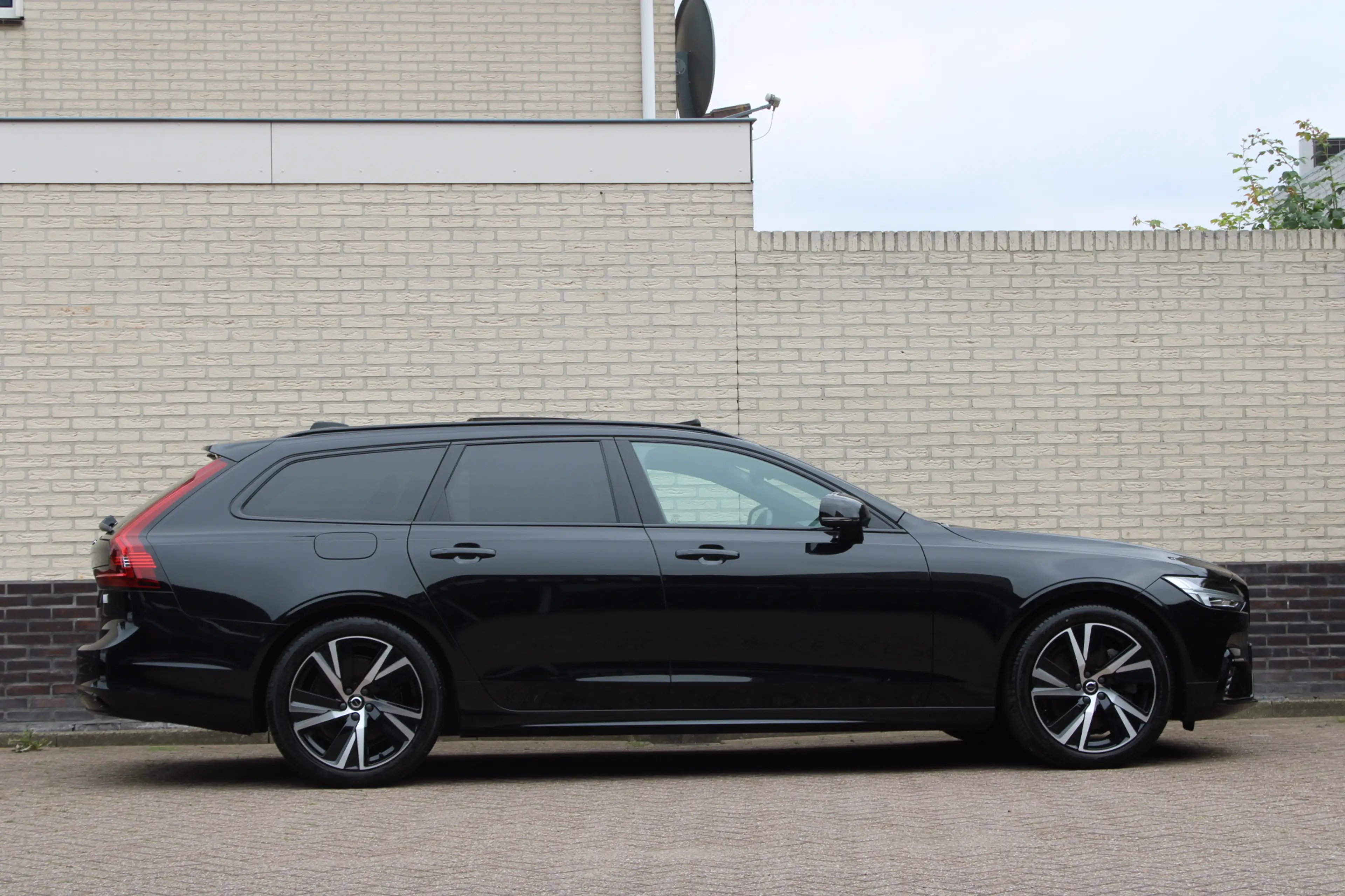 Volvo V90 2.0 T8 Plug-in hybrid AWD Ultimate Dark | Panorama — photo 2