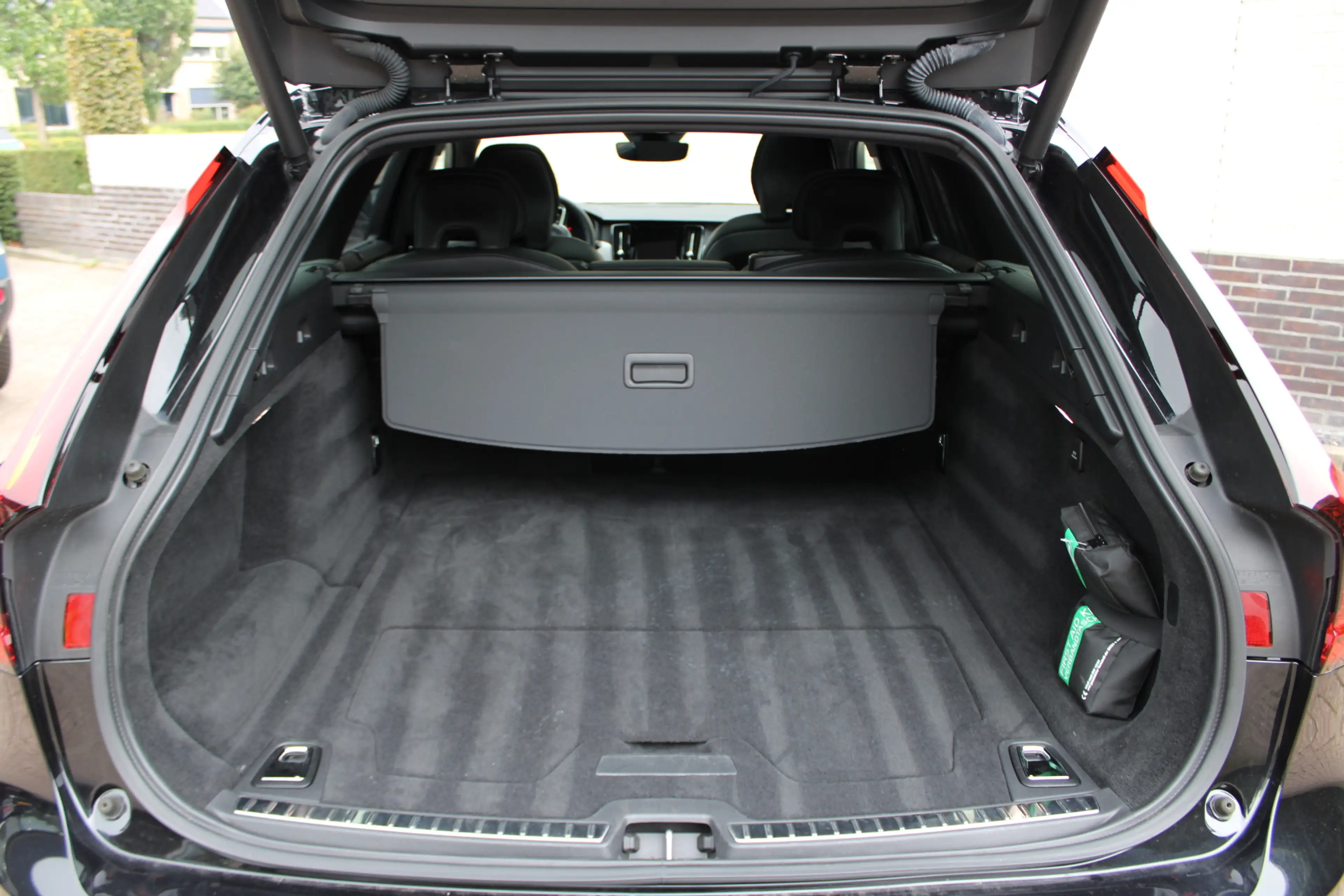 Volvo V90 2.0 T8 Plug-in hybrid AWD Ultimate Dark | Panorama — photo 35