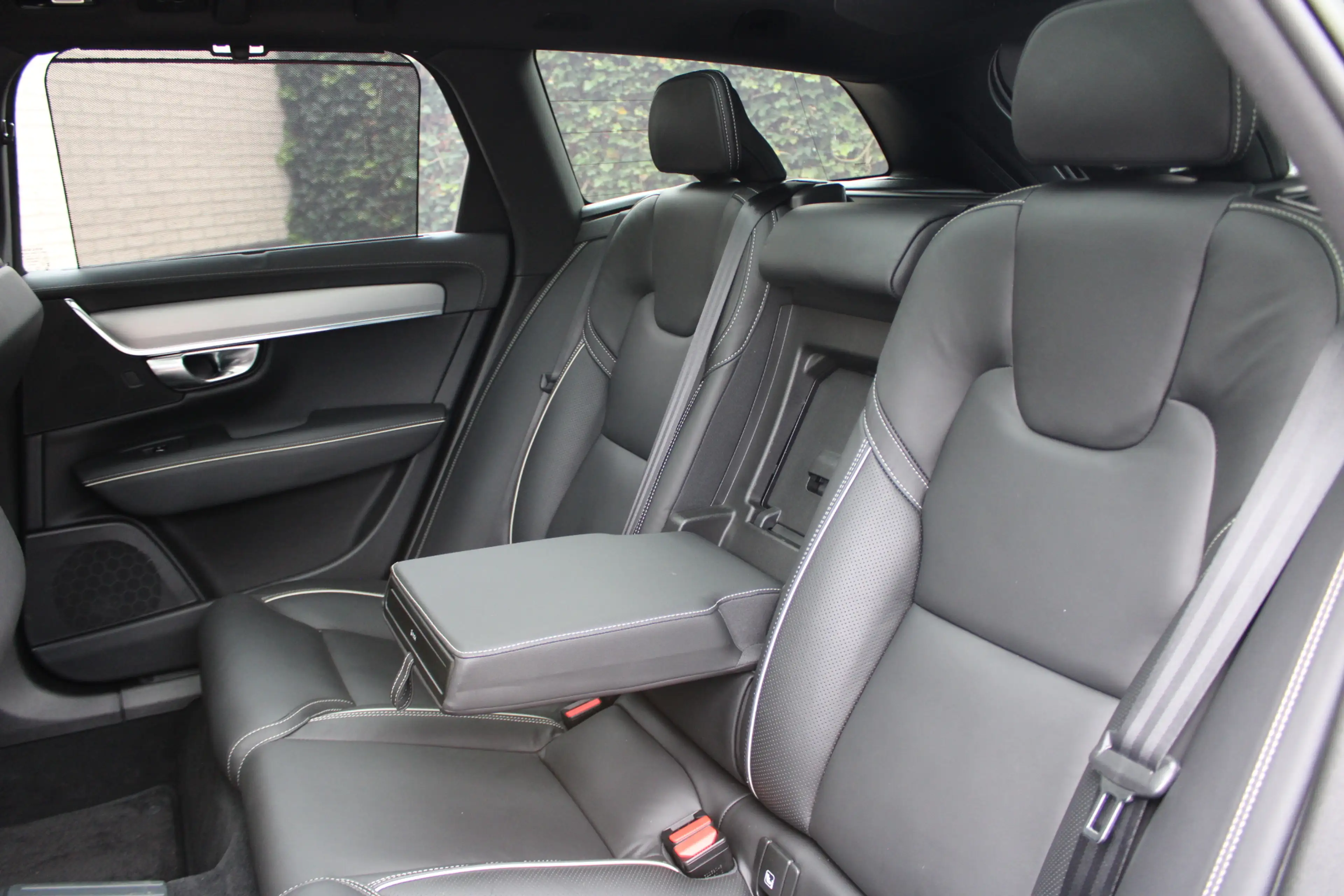 Volvo V90 2.0 T8 Plug-in hybrid AWD Ultimate Dark | Panorama — photo 33