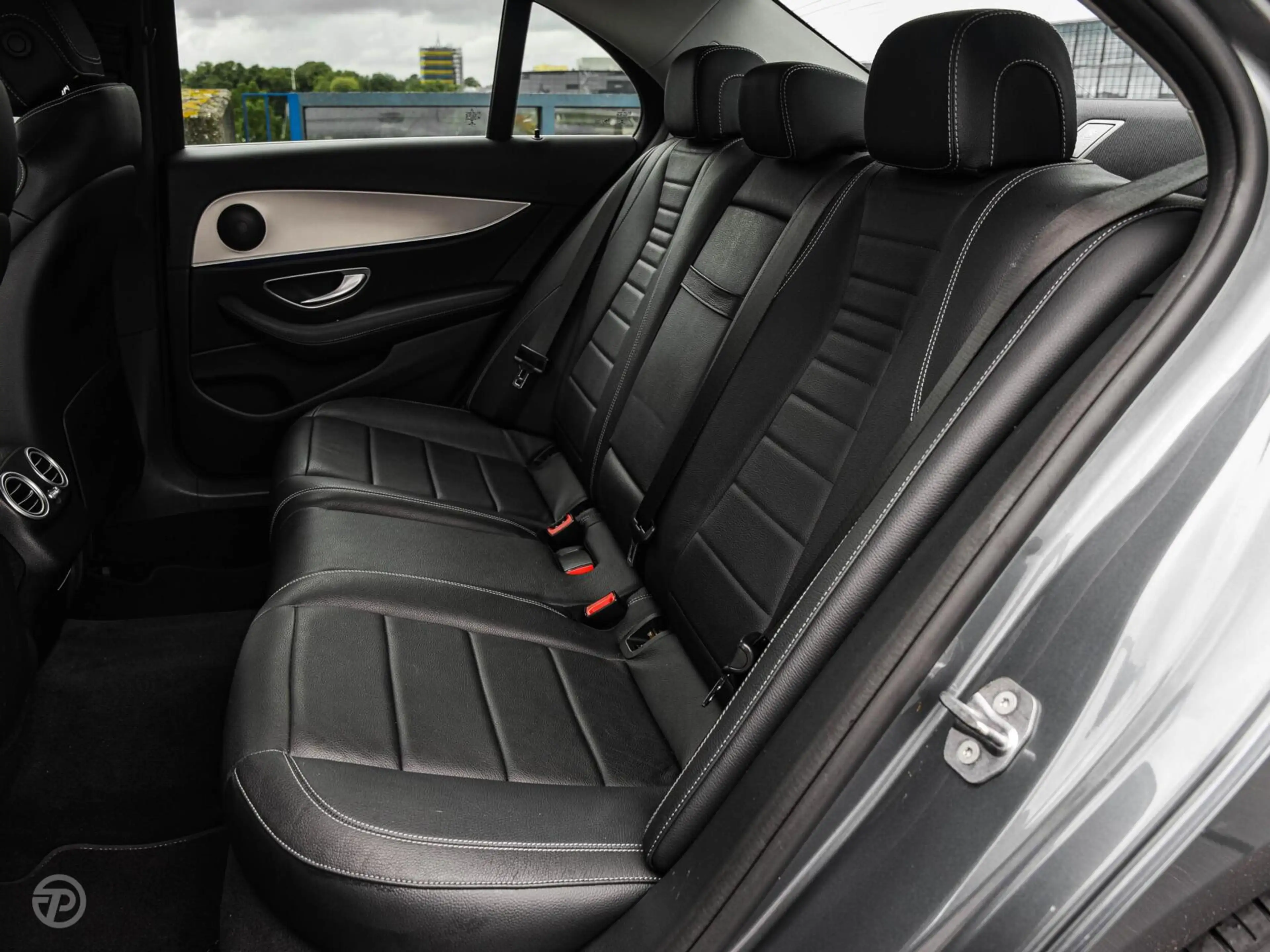 Mercedes-Benz E 220 d 220 d Ambition | Leder | HUD | Widescreen | Trek — photo 12