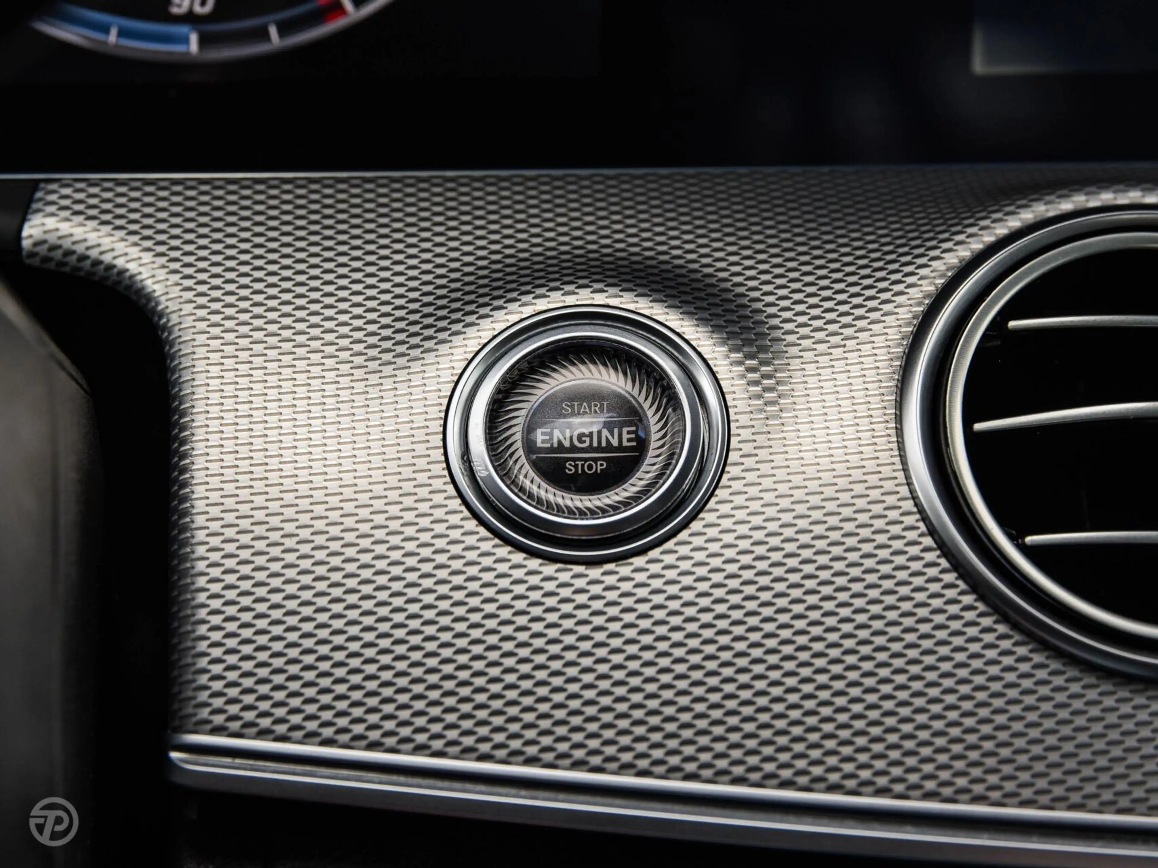 Mercedes-Benz E 220 d 220 d Ambition | Leder | HUD | Widescreen | Trek — photo 22