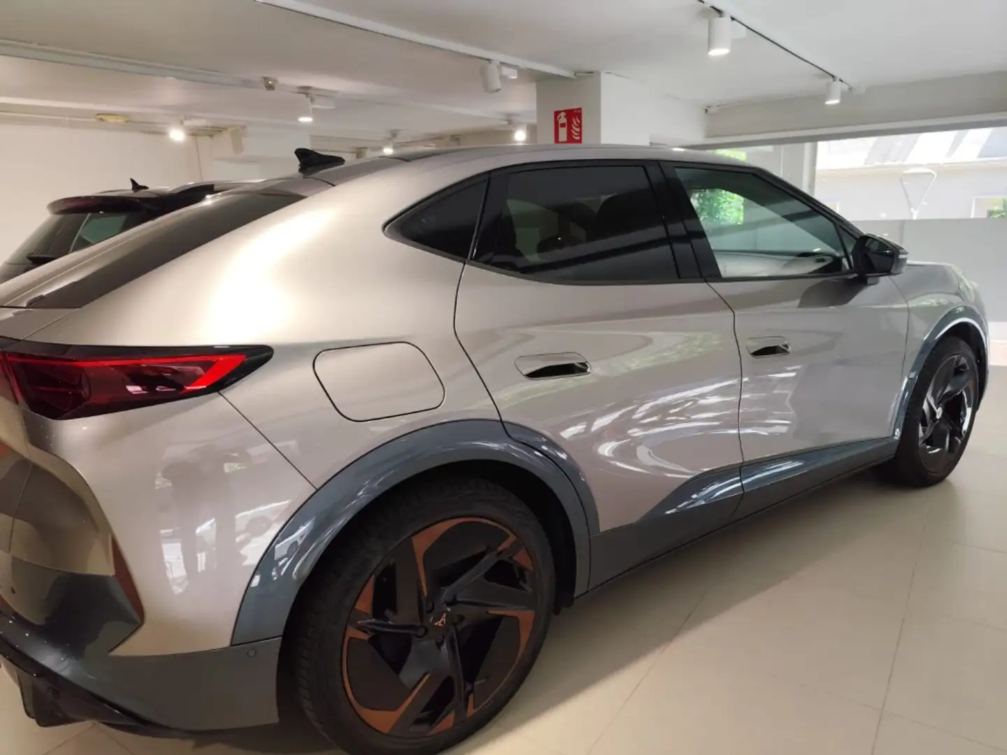 CUPRA Tavascan 77kWh 250kW VZ First Edition AWD Beige - 2
