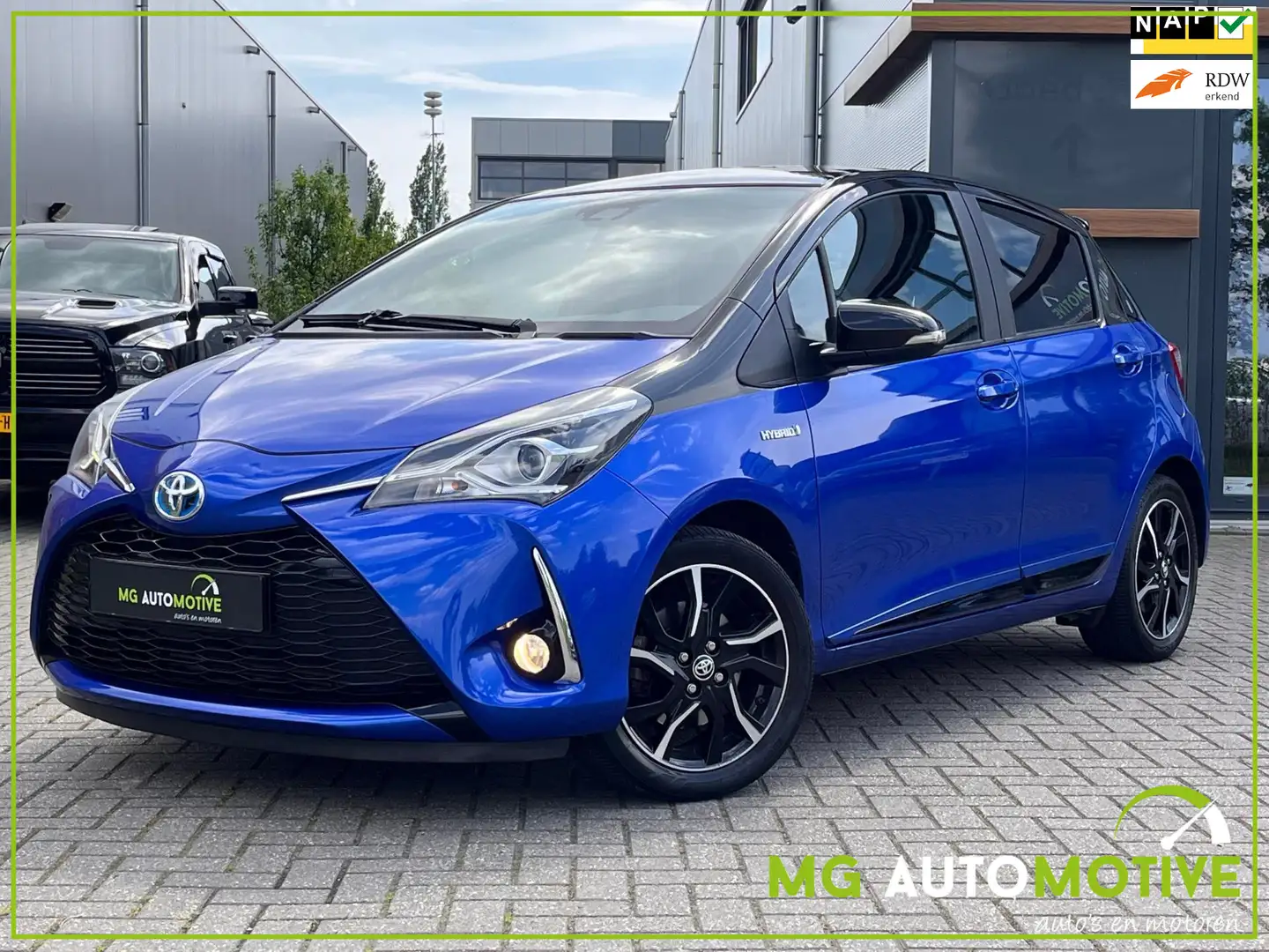 Toyota Yaris 1.5 Hybrid Bi-Tone | Camera | trekhaak | Cruise | Blauw - 1