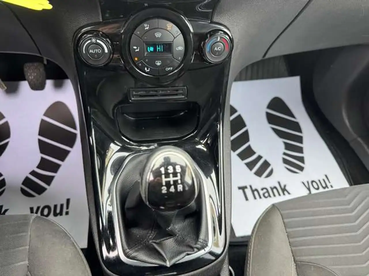 Ford Fiesta 3 portes — photo 11