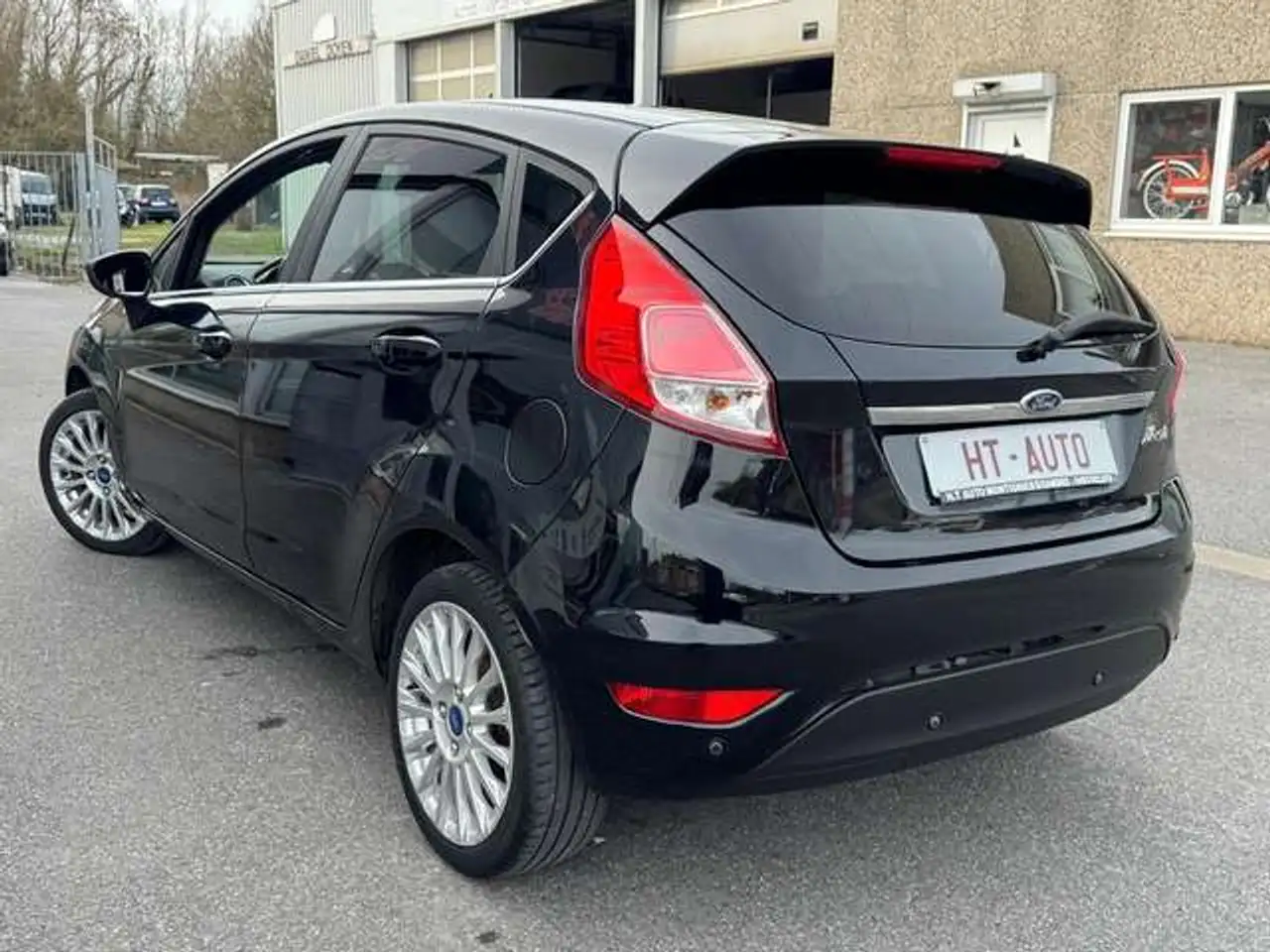 Ford Fiesta 3 portes — photo 4