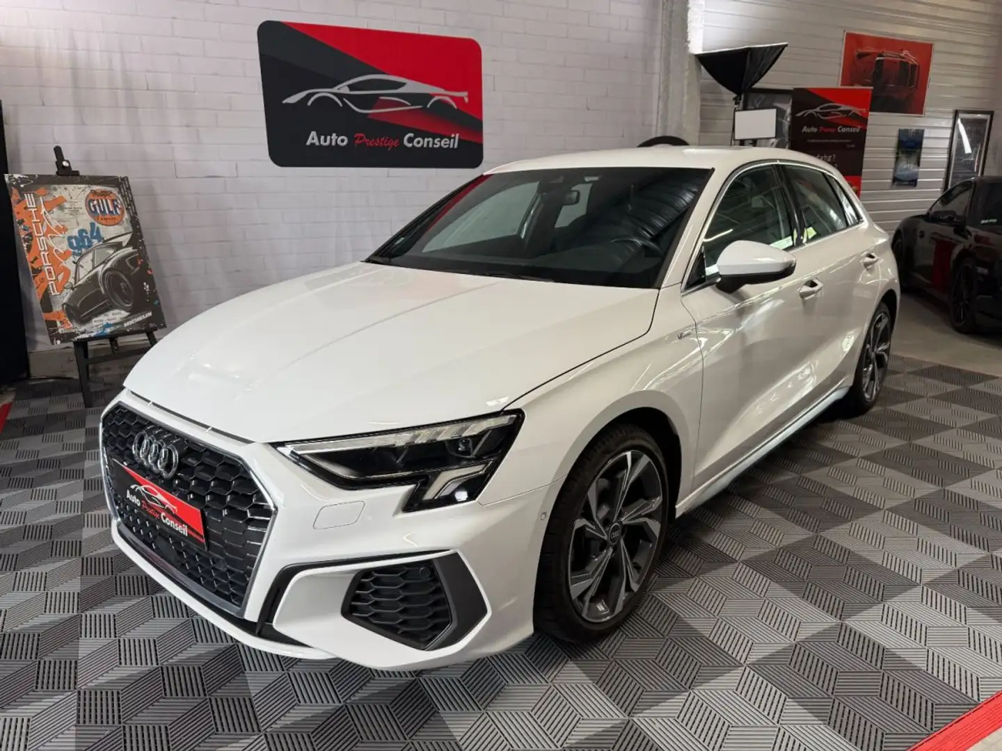 Audi A3 35 TFSI 150 S-Line Blanc - 2